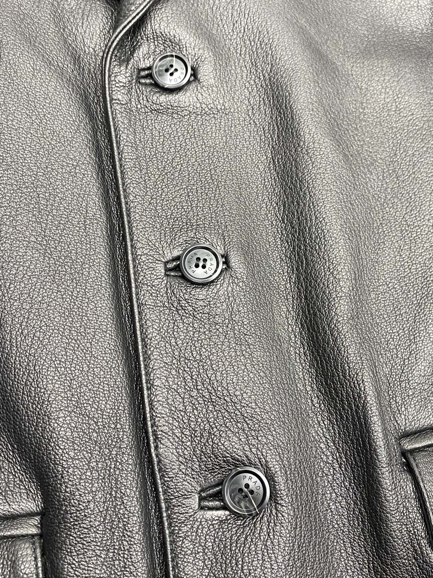 Picture [6]-Leather Jacket-P3400 Prada Prada 💥 Leather Jacket Coat Exclusive Exclusive Latest High-end Customized Body Digital Brand Letter Logo Pattern Official Website Synchronization on sale Unique Design Hardware Logo Logo using counter custom fabrics the most popular fashionable style elements route on the effect of the upper body is super handsome! Yardage: 48-56-high replica bags