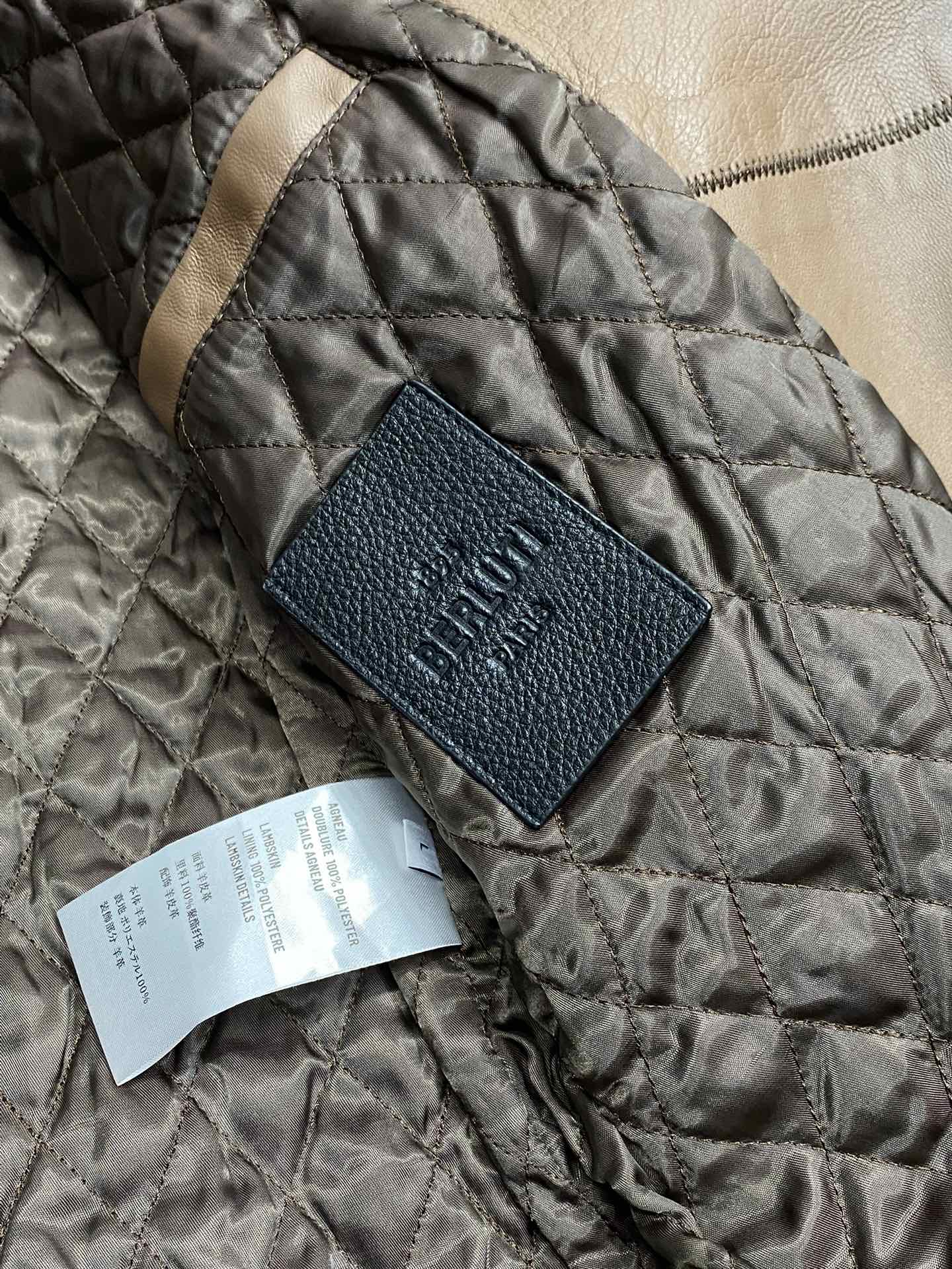 Veste en cuir-P3600 BERLUTI Bruti 💥 veste en cuir manteau exclusif exclusif dernier haut de gamme personnalisé corps numérique marque lettre logo motif site officiel vente synchrone conception unique accessoires matériel Logo logo en utilisant contre tissus personnalisés les éléments de style les plus populaires de la mode route sur le haut du corps effet super beau ! Yardage : 48-56-high-fashion sacs