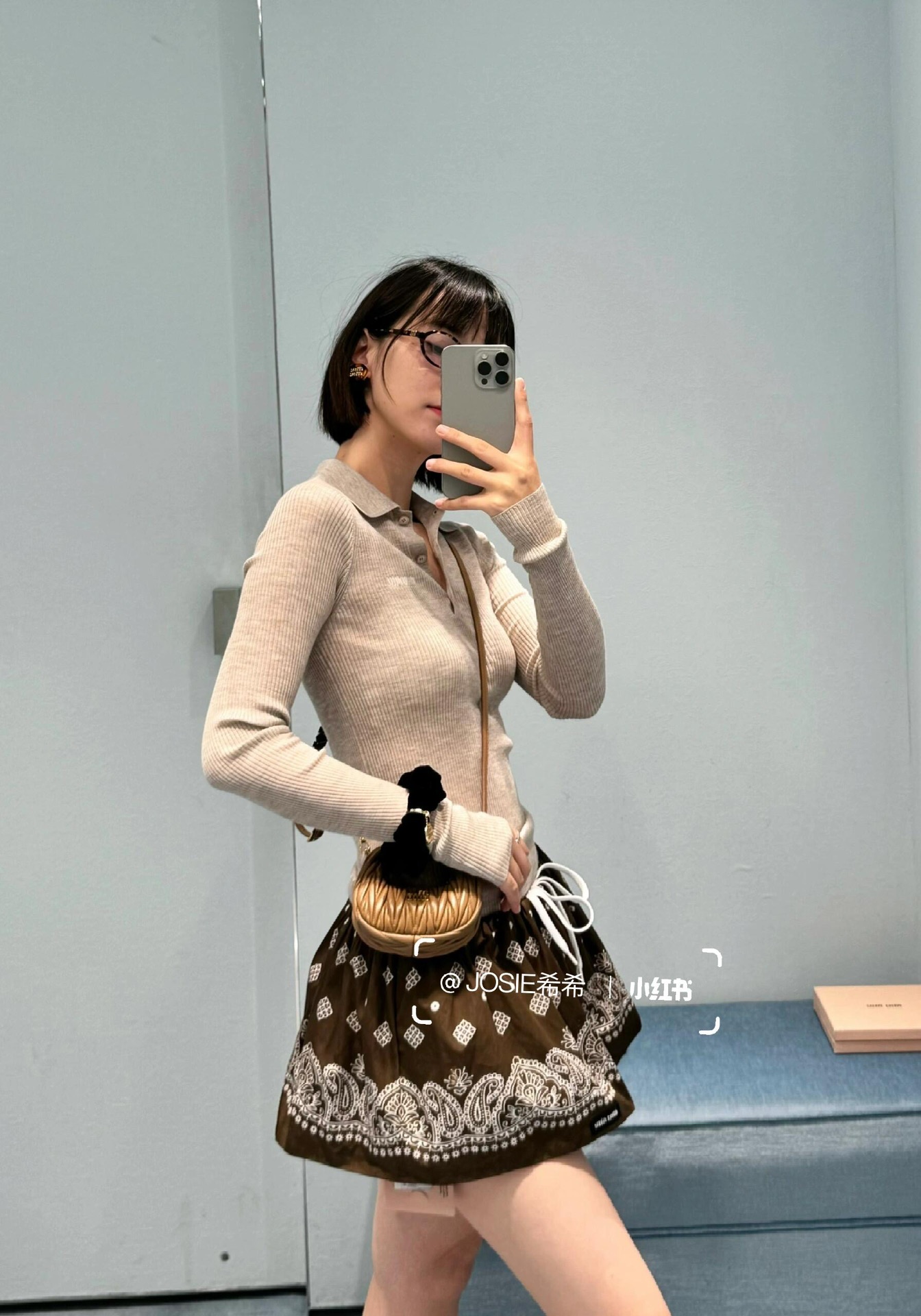 💰P440 Miumiu 24FW early fall new light thin wool sweater丨this year's new color wool version Stretch super strong thread weaving high elastic Slim fit round neck design on the body visible visible thin chest micro logo embedded weaving logo low-profile and good to wear Important material thin and comfortable face value and physical sense of both! Really super love a do underwear Single are great 👍🏻 inclusive excellent In short, is good to wear and good with a sense of girl full quickly with sisters 👭 hand a piece! Available in S/M/L