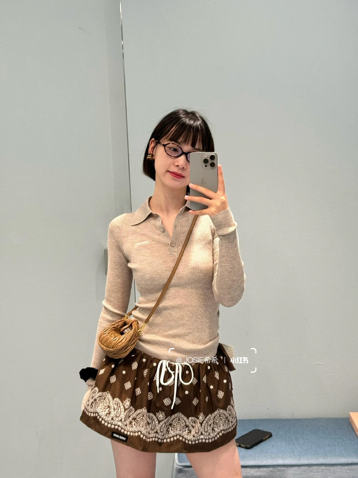 💰P440 Miumiu 24FW early fall new light thin wool sweater丨this year's new color wool version Stretch super strong thread weaving high elastic Slim fit round neck design on the body visible visible thin chest micro logo embedded weaving logo low-profile and good to wear Important material thin and comfortable face value and physical sense of both! Really super love a do underwear Single are great 👍🏻 inclusive excellent In short, is good to wear and good with a sense of girl full quickly with sisters 👭 hand a piece! Available in S/M/L