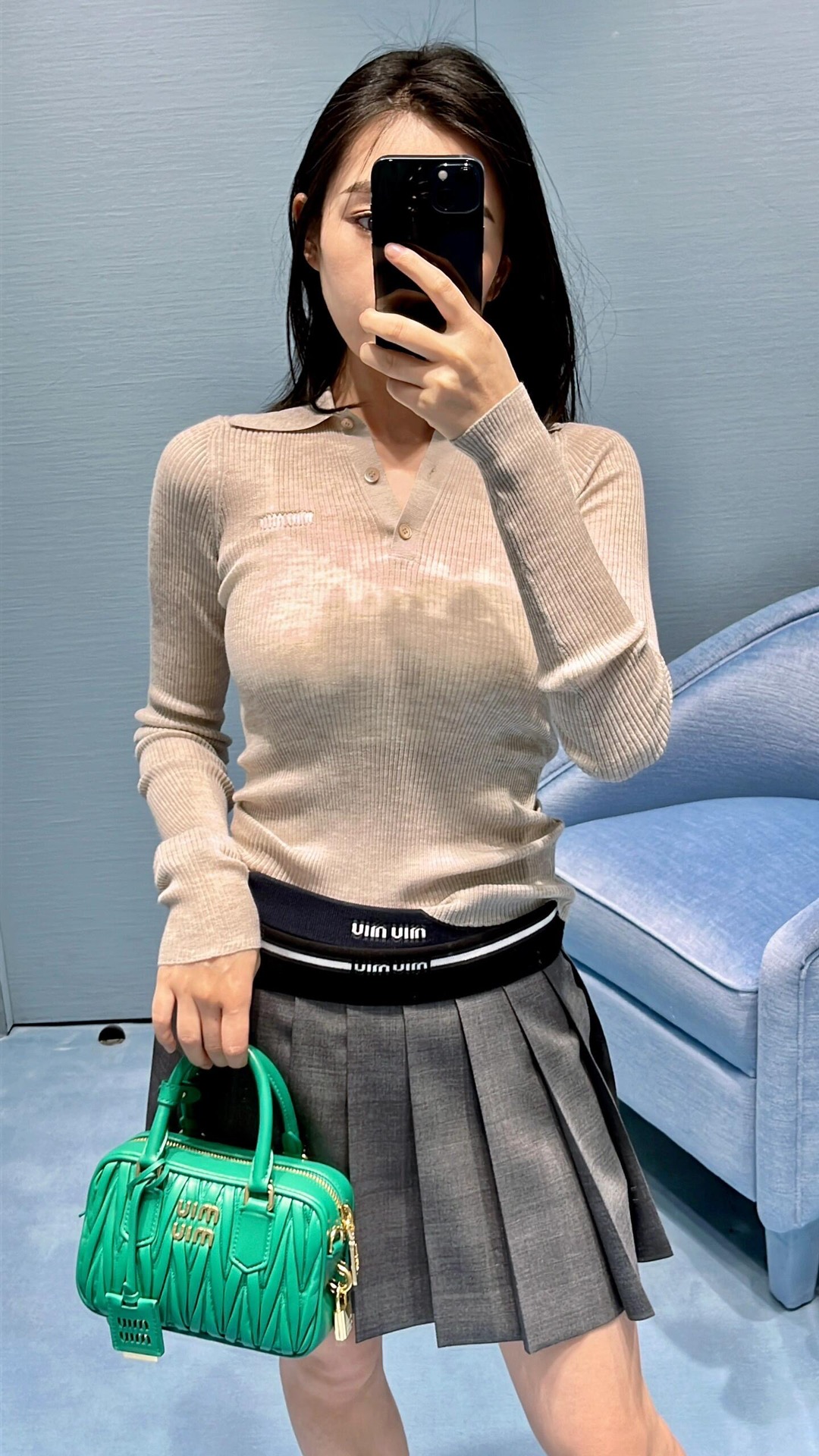 💰P440 Miumiu 24FW early fall new light thin wool sweater丨this year's new color wool version Stretch super strong thread weaving high elastic Slim fit round neck design on the body visible visible thin chest micro logo embedded weaving logo low-profile and good to wear Important material thin and comfortable face value and physical sense of both! Really super love a do underwear Single are great 👍🏻 inclusive excellent In short, is good to wear and good with a sense of girl full quickly with sisters 👭 hand a piece! Available in S/M/L