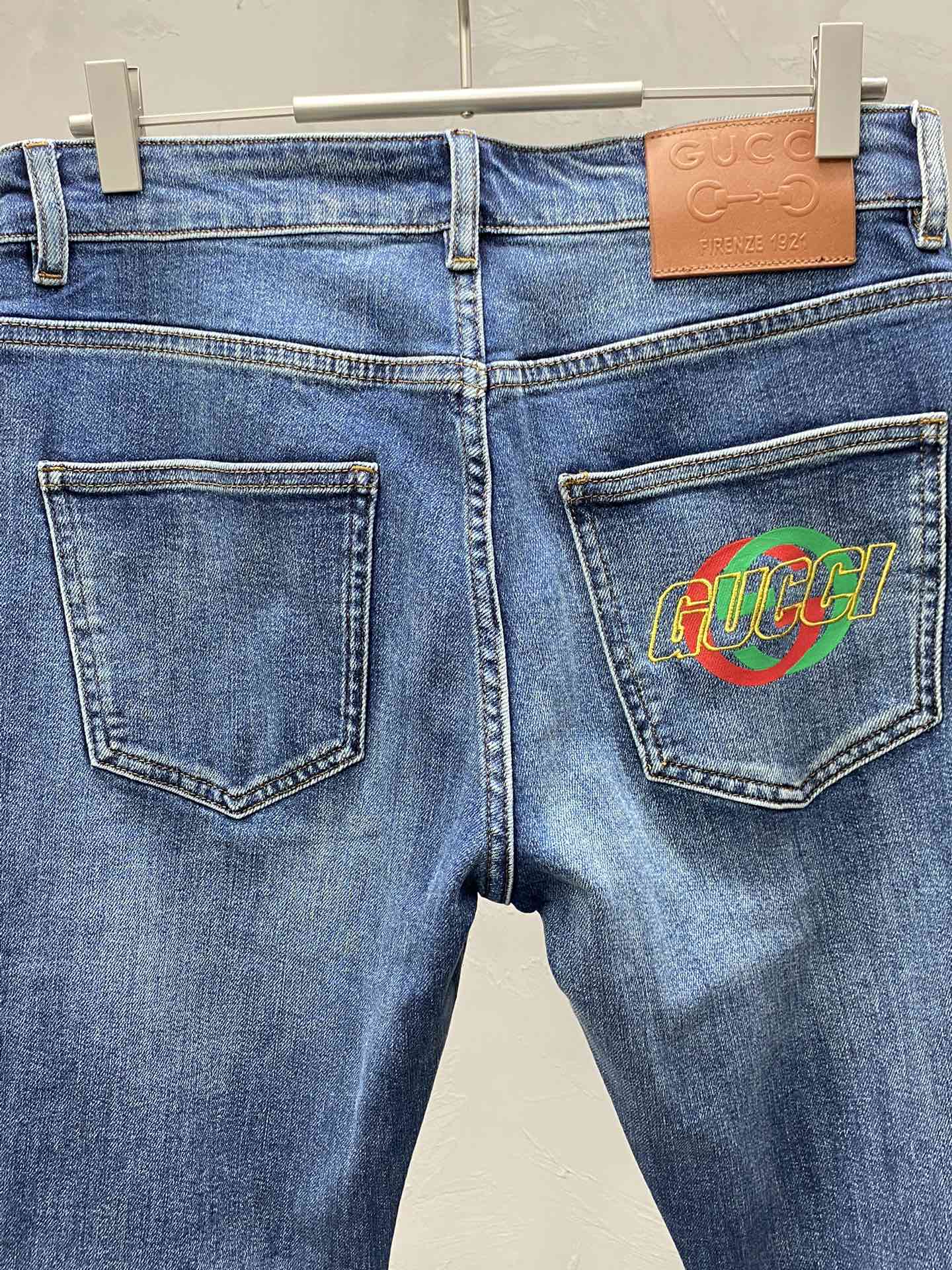 Imagem [4]-P560 Gucci Gucci 💥 Exclusivo exclusivo novo jeans versão high-end! Contador tecido personalizado conforto respirável alta detalhes impecáveis elementos da marca conceito de design reflete alta qualidade sentir delicado e macio! Apresentando alfaiataria casual na forma do corpo é excelente! Tamanho: 29-38-alto réplica de bolsas