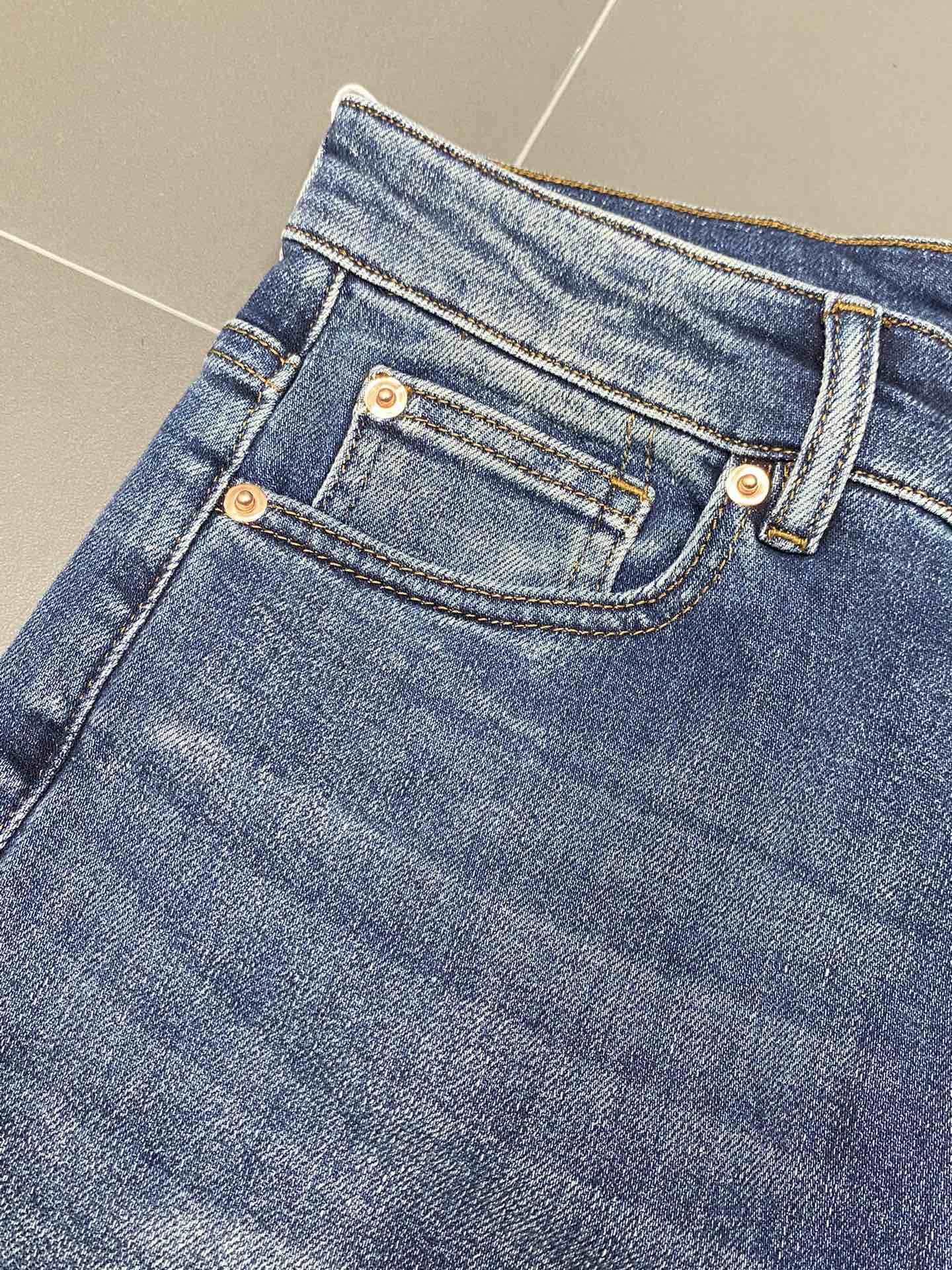 Imagem [7]-P560 Gucci Gucci 💥 Exclusivo exclusivo novo jeans versão high-end! Contador tecido personalizado conforto respirável alta detalhes impecáveis elementos da marca conceito de design reflete alta qualidade sentir delicado e macio! Apresentando alfaiataria casual na forma do corpo é excelente! Tamanho: 29-38-alto réplica de bolsas