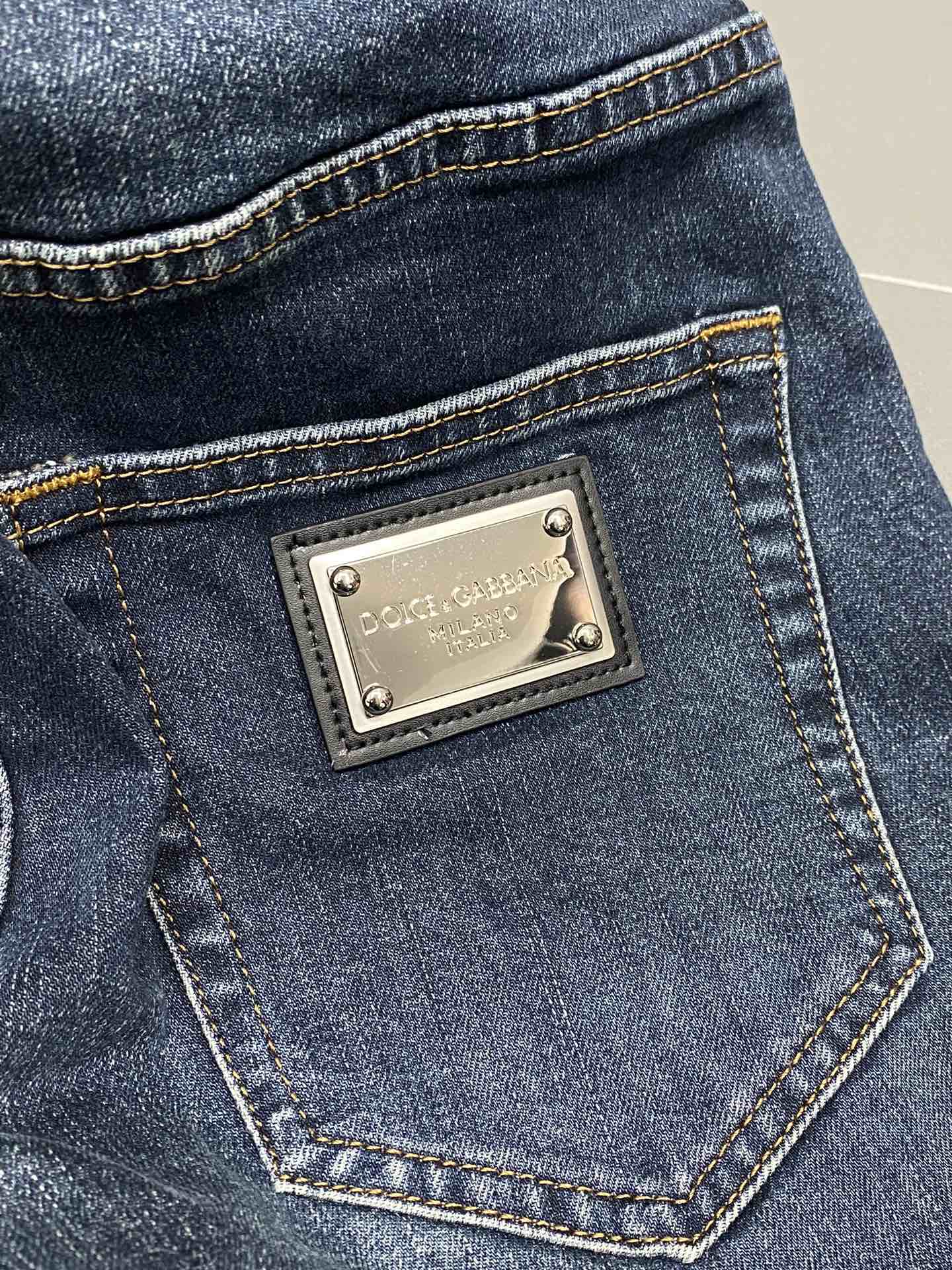 Image [9]-P560 Dolce&Gabbana Dolce&Gabbana 💥 Exclusif nouveau jeans version haut de gamme ! Contre les tissus personnalisés Confort respirant avec des détails impeccables Éléments de la marque Concepts de conception reflétant la haute qualité Sensation de délicatesse et de douceur ! Présenter un tailoring décontracté sur la forme du corps est superbe ! 👍Yardage : 29-38-high replica handbags