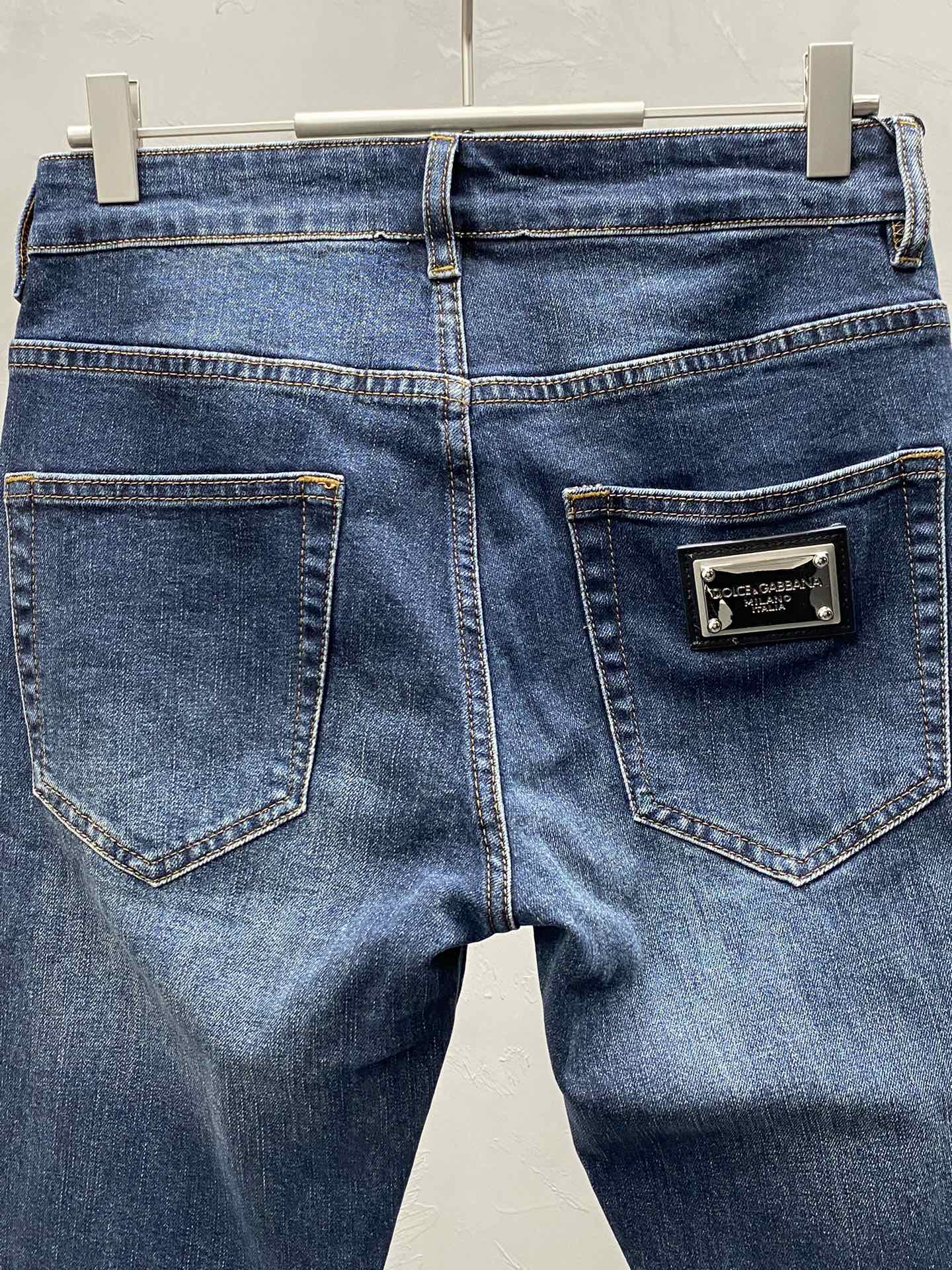 Image [4]-P560 Dolce&Gabbana Dolce&Gabbana 💥 Exclusif nouveau jeans version haut de gamme ! Contre les tissus personnalisés Confort respirant avec des détails impeccables Éléments de la marque Concepts de conception reflétant la haute qualité Main fine et douce ! Présentant tailoring décontracté sur la forme du corps est superbe ! 👍Yardage : 29-38-high replica handbags