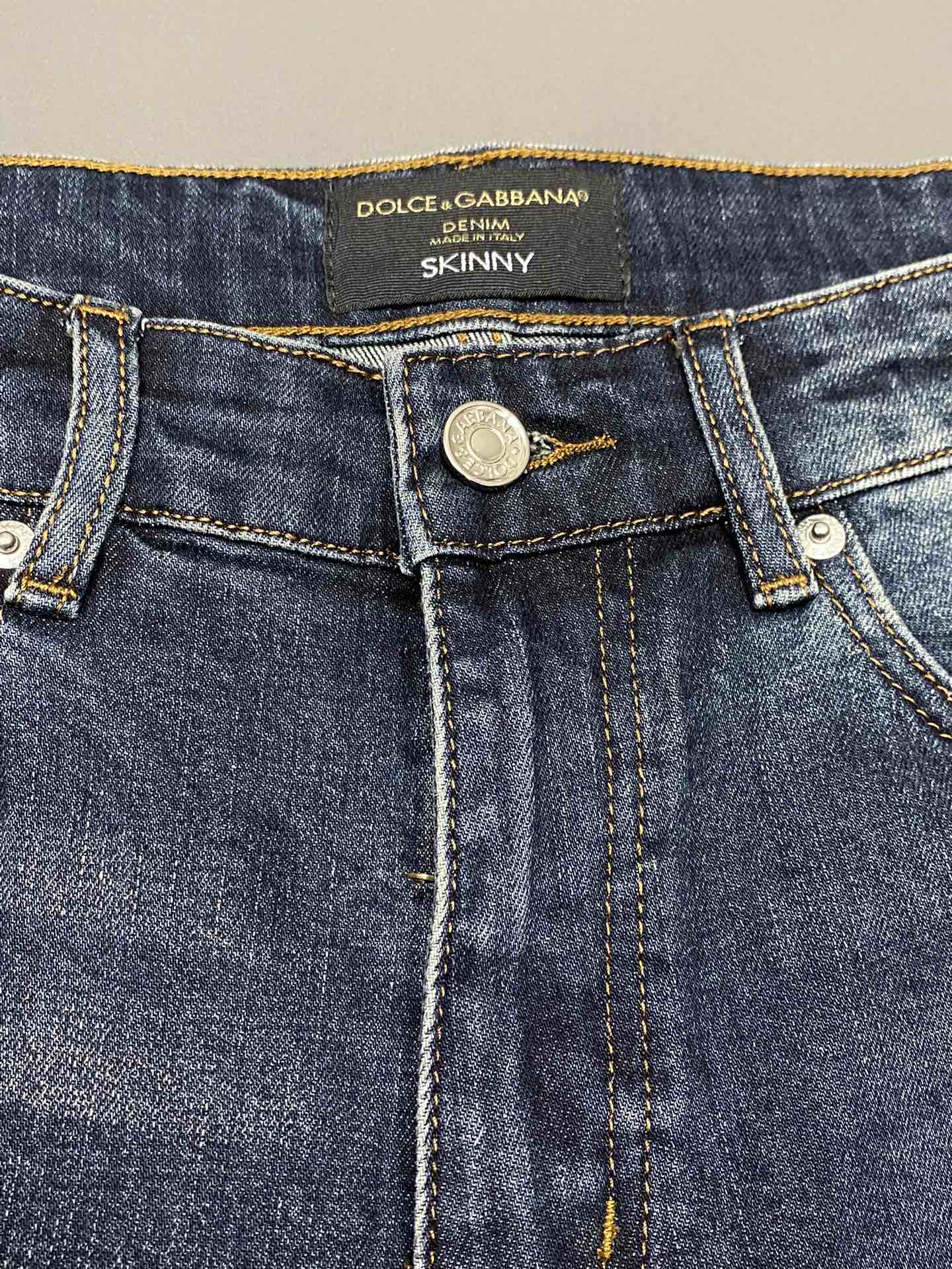 Image [6]-P560 Dolce&Gabbana Dolce&Gabbana 💥 Exclusif nouveau jeans version haut de gamme ! Contre les tissus personnalisés Confort respirant avec des détails impeccables Éléments de la marque Concepts de conception reflétant la haute qualité Main fine et douce ! Présentant tailoring décontracté sur la forme du corps est superbe ! 👍Yardage : 29-38-high replica handbags