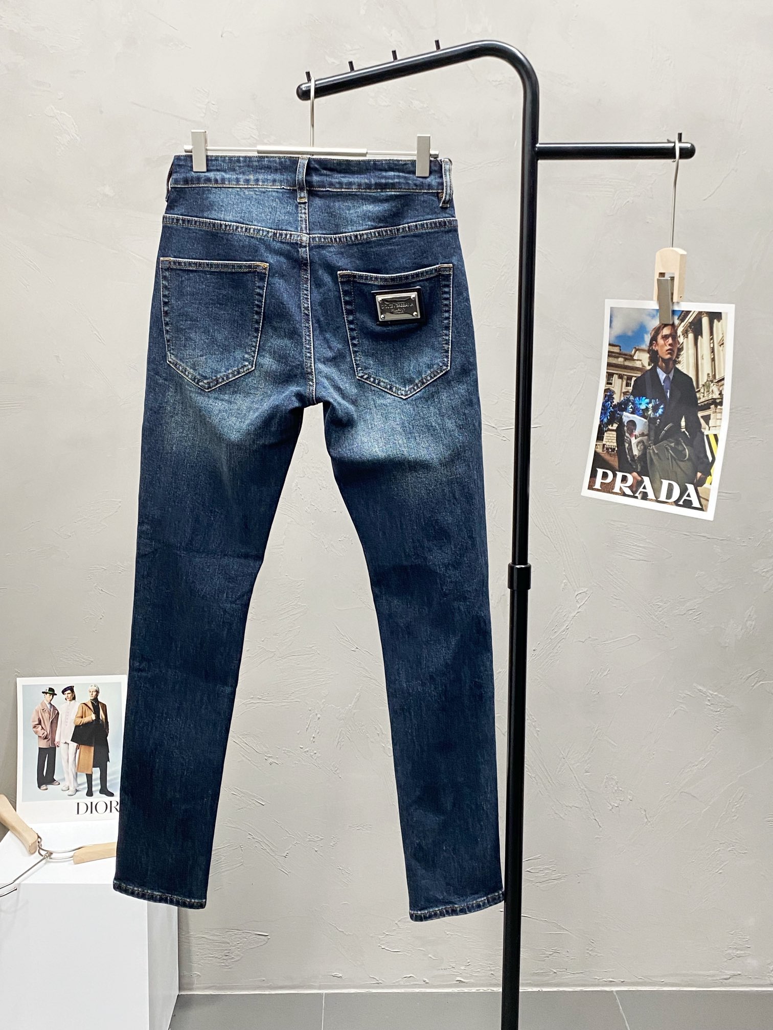 Image [2]-P560 Dolce&Gabbana Dolce&Gabbana 💥 Exclusif nouveau jeans version haut de gamme ! Contre les tissus personnalisés Confort respirant avec des détails impeccables Éléments de la marque Concepts de conception reflétant la haute qualité Fine et douce sensation de la main ! Présentant tailoring décontracté sur la forme du corps est superbe ! 👍Yardage : 29-38-high replica handbags