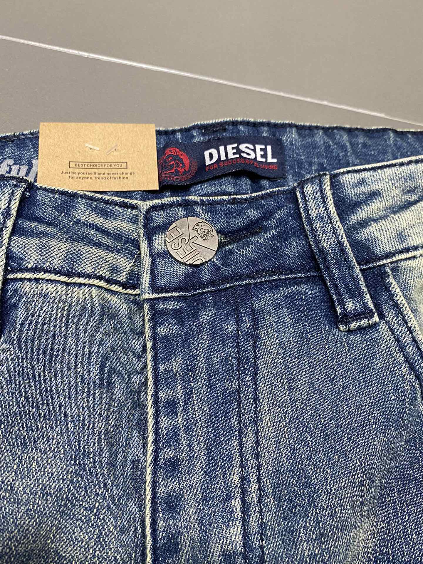 ¡P440 DIESEL Diesel 💥 Exclusivo exclusivo nuevo jeans casuales versión de gama alta Contador telas personalizadas transpirable comodidad altos detalles impecables elementos de marca conceptos de diseño que reflejan la alta calidad de la mano se siente delicado y suave! ¡Presentación de sastrería casual en la forma del cuerpo es magnífico! Yardage: 29-40