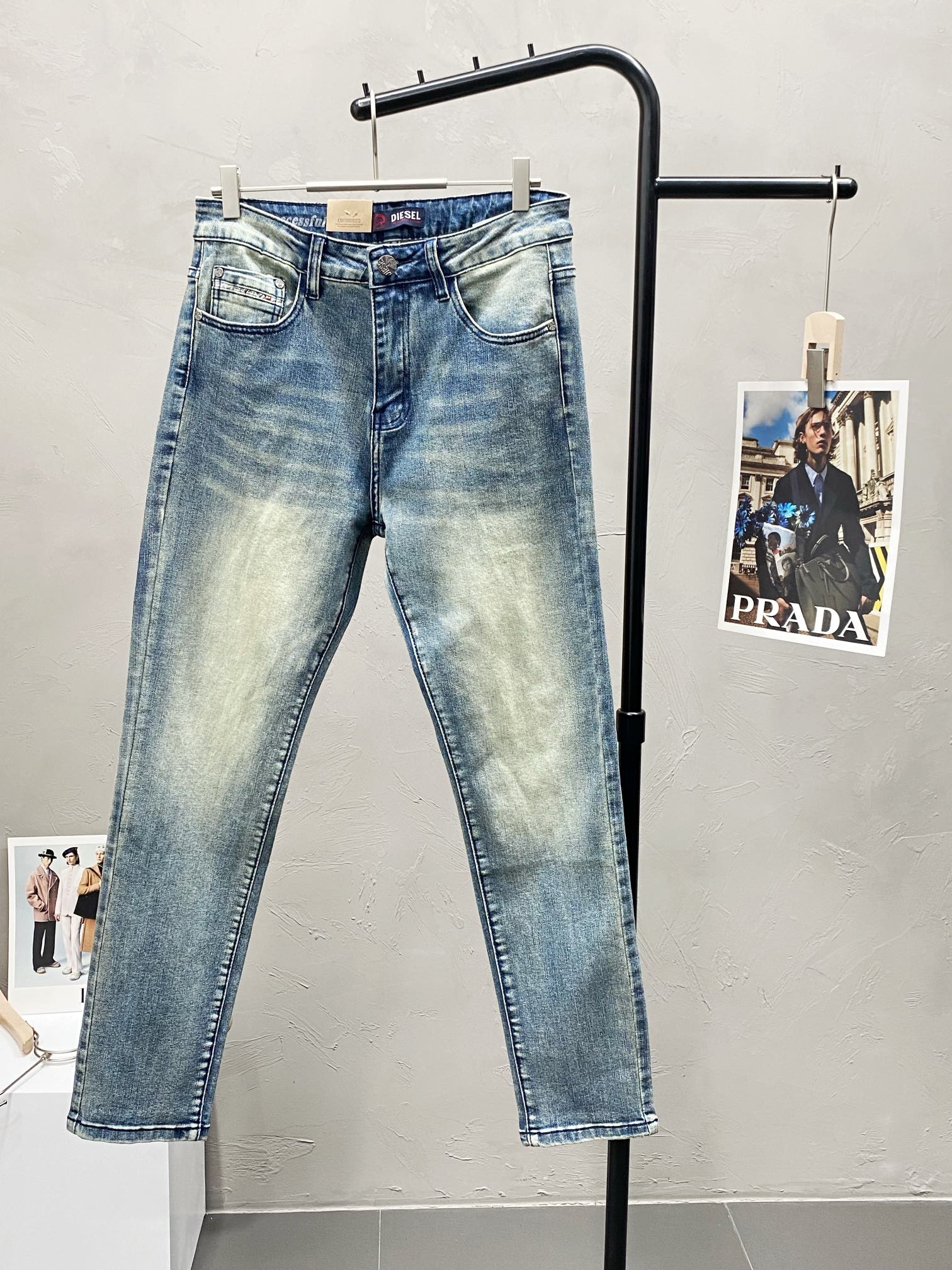 P440 DIESEL Diesel 💥 Exclusif nouveau jeans décontracté version haut de gamme Contre tissus personnalisés confort respirant hauts détails impeccables éléments de marque concepts de conception reflétant la haute qualité de la main se sentir délicate et douce ! Présenter tailleur décontracté sur la forme du corps est superbe ! Longueur : 29-40