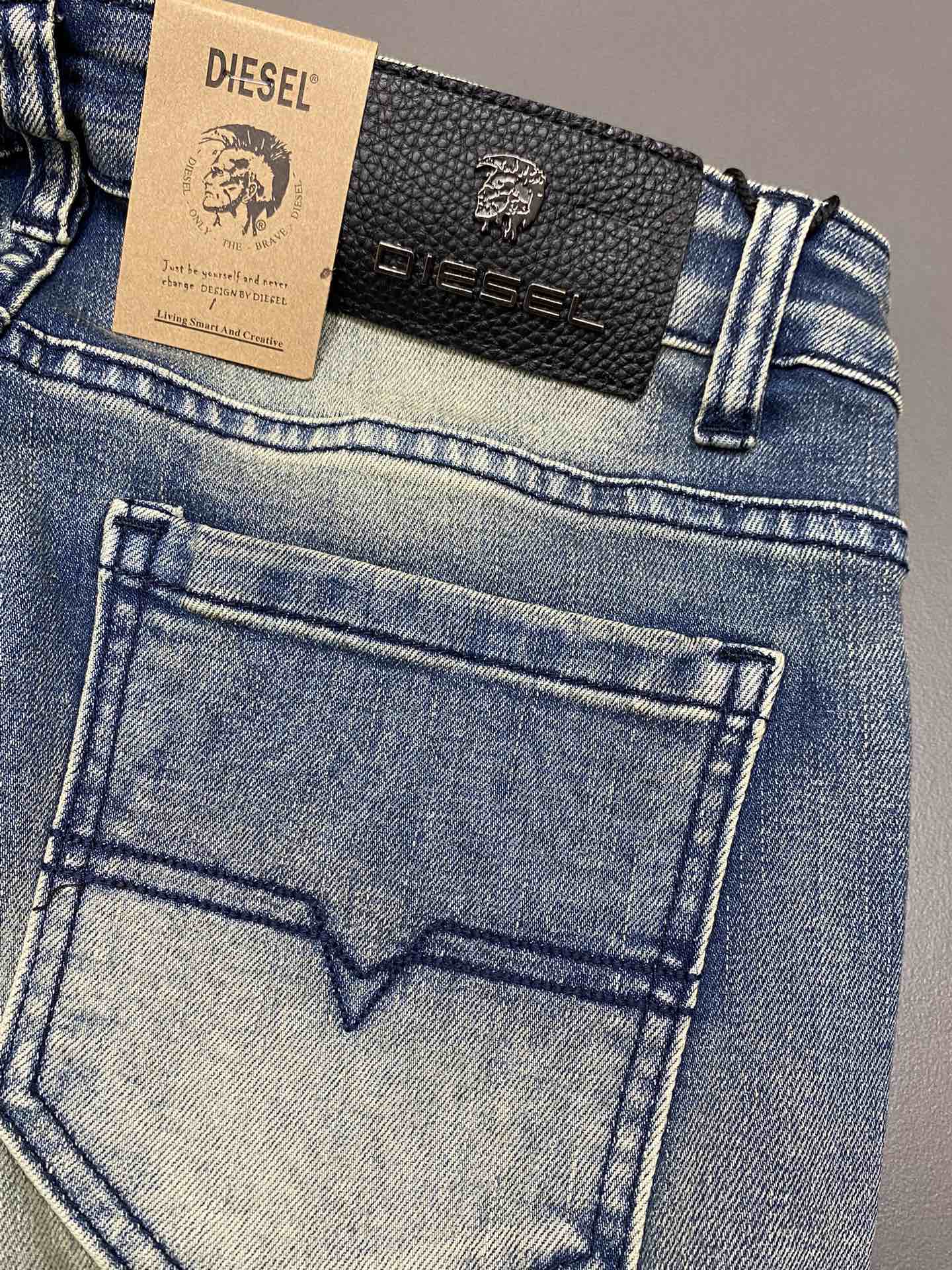 P440 DIESEL Diesel 💥 Exclusif nouveau jeans décontracté version haut de gamme Contre tissus personnalisés confort respirant hauts détails impeccables éléments de marque concepts de conception reflétant la haute qualité de la main se sentir délicate et douce ! Présenter tailleur décontracté sur la forme du corps est superbe ! Longueur : 29-40