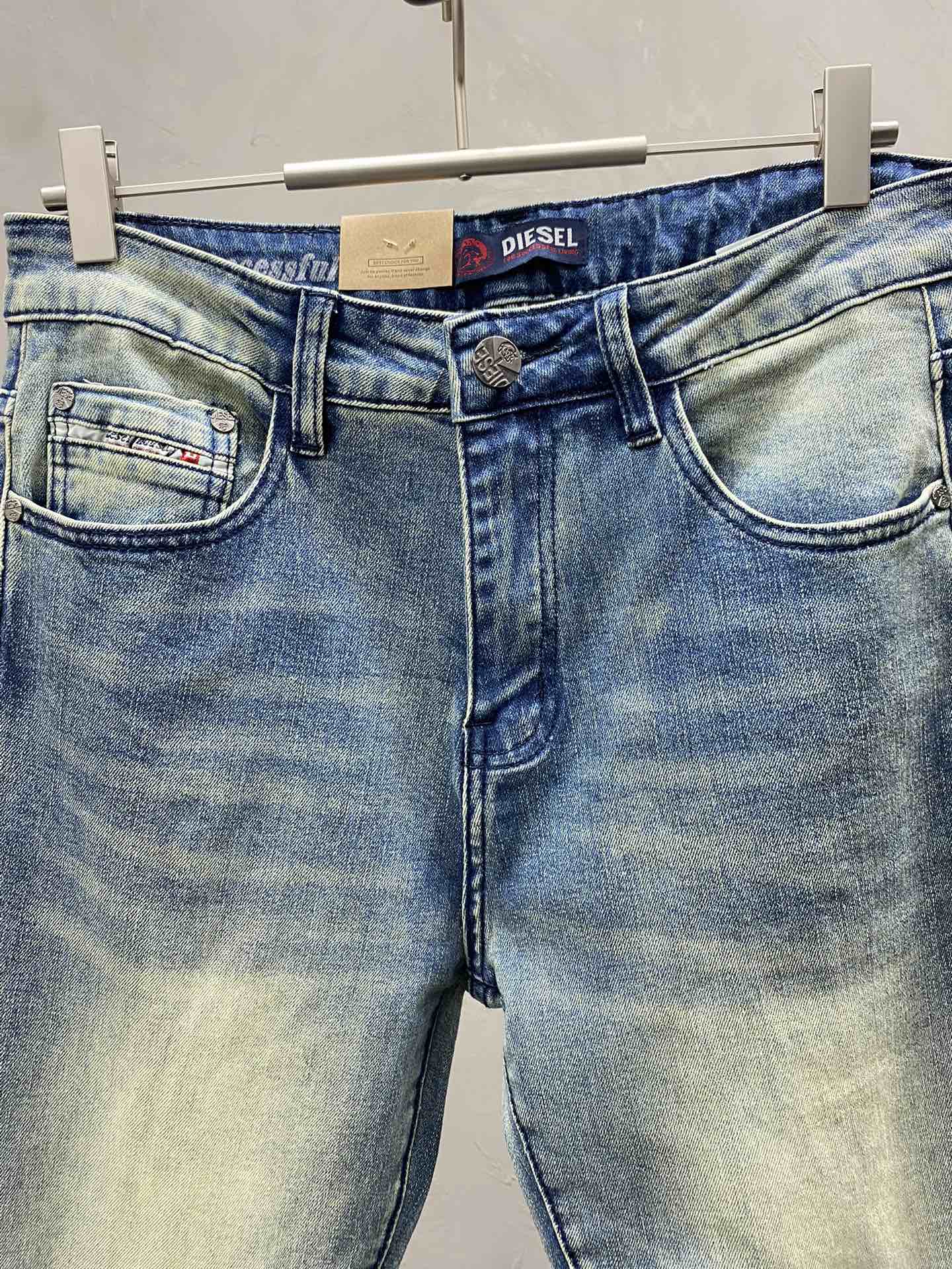 P440 DIESEL Diesel 💥 Exclusif nouveau jeans décontracté version haut de gamme Contre tissus personnalisés confort respirant hauts détails impeccables éléments de marque concepts de conception reflétant la haute qualité de la main se sentir délicate et douce ! Présenter tailleur décontracté sur la forme du corps est superbe ! Longueur : 29-40