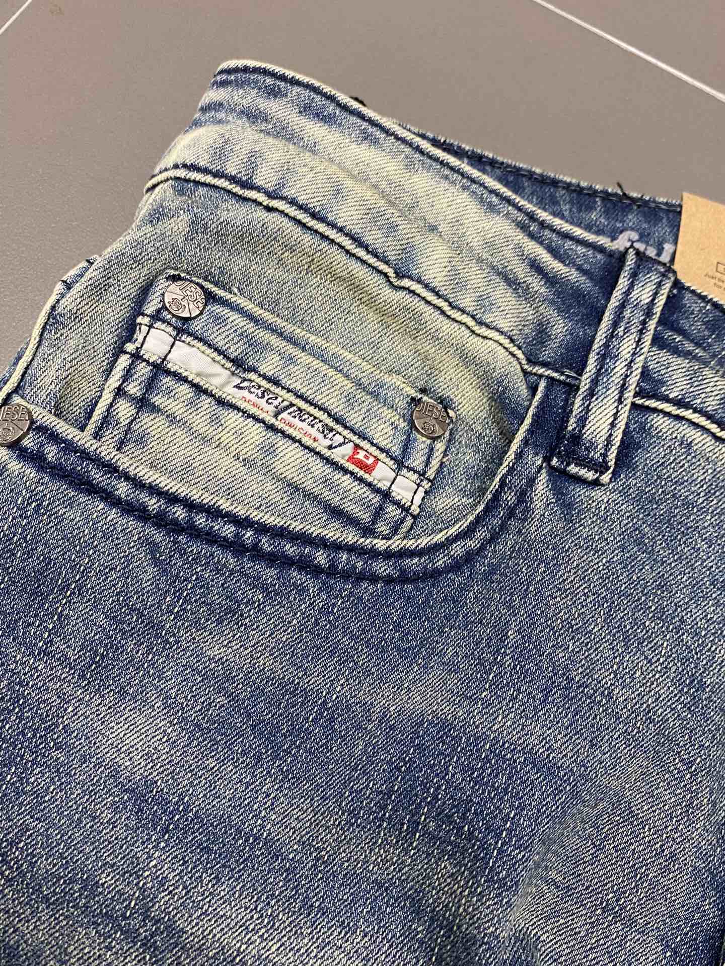 P440 DIESEL Diesel 💥 Exclusif nouveau jeans décontracté version haut de gamme Contre tissus personnalisés confort respirant hauts détails impeccables éléments de marque concepts de conception reflétant la haute qualité de la main se sentir délicate et douce ! Présenter tailleur décontracté sur la forme du corps est superbe ! Longueur : 29-40