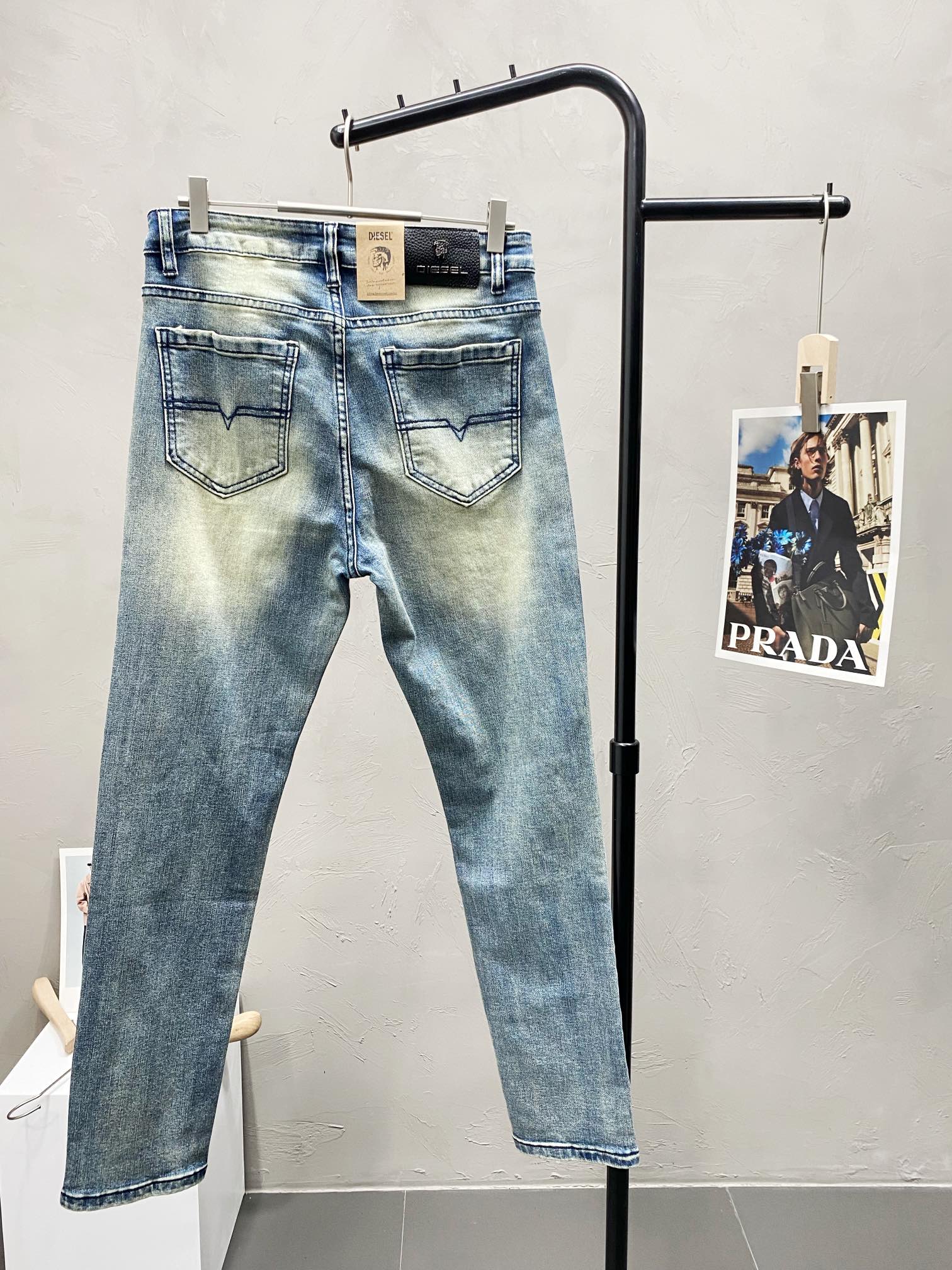 P440 DIESEL Diesel 💥 Exclusivo exclusivo novo jeans casual versão high-end Contador tecidos personalizados conforto respirável altos detalhes impecáveis elementos de marca conceitos de design refletindo a alta qualidade da mão sentir delicado e macio! Apresentando alfaiataria casual na forma do corpo é excelente! Medidas: 29-40 sacos de alta costura