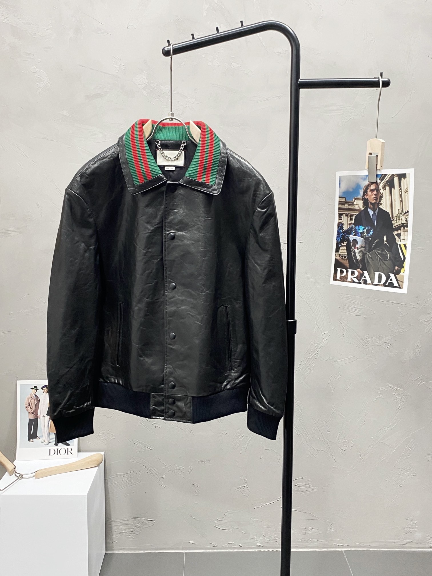 ¡Chaqueta de cuero - P4200 Gucci Gucci 💥 solapa chaqueta de cuero 💥 exclusiva última gama alta de encargo del cuerpo digital de la marca carta logotipo patrón sitio web oficial de venta sincrónica diseño único hardware accesorios Logotipo utilizando contador personalizado de cuero curtido vegetal la ruta de los elementos de estilo de moda más popular en el efecto de la parte superior del cuerpo es super guapo! Tamaño: M-3XL