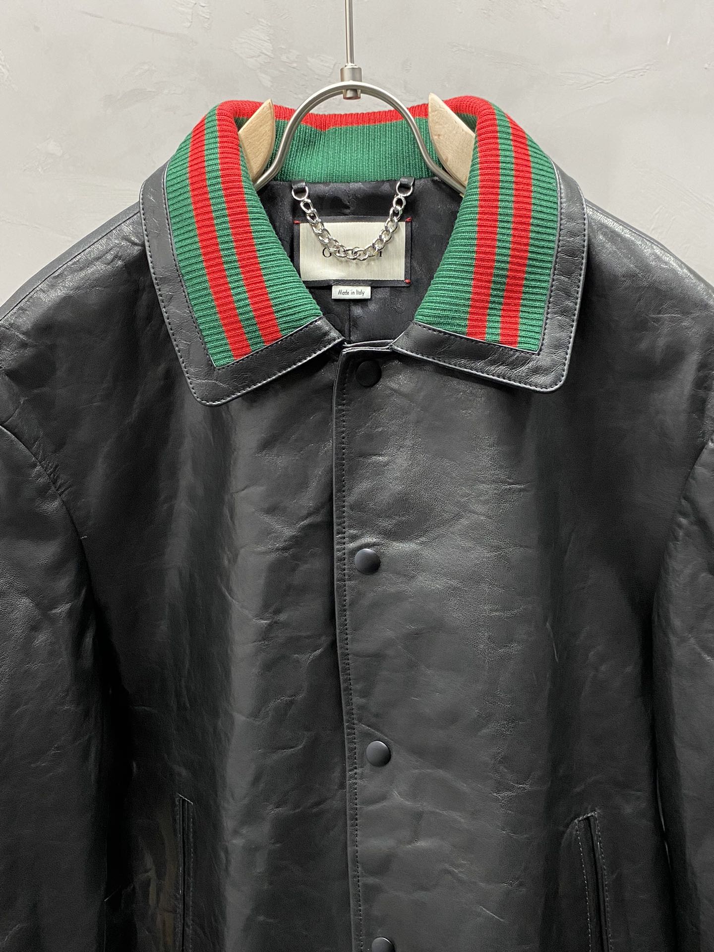 ¡Foto [3]-Chaqueta de cuero-P4200 Gucci Gucci 💥 Solapa Chaqueta de cuero 💥 Exclusivo último de gama alta personalizada cuerpo digital de la marca carta logotipo patrón sitio web oficial de venta sincrónica accesorios de hardware de diseño único Logotipo utilizando contador personalizado de cuero de curtido vegetal La moda más popular elementos de estilo ruta sobre el efecto de la parte superior del cuerpo es super guapo! Yardage: M-3XL-alta moda bolsas