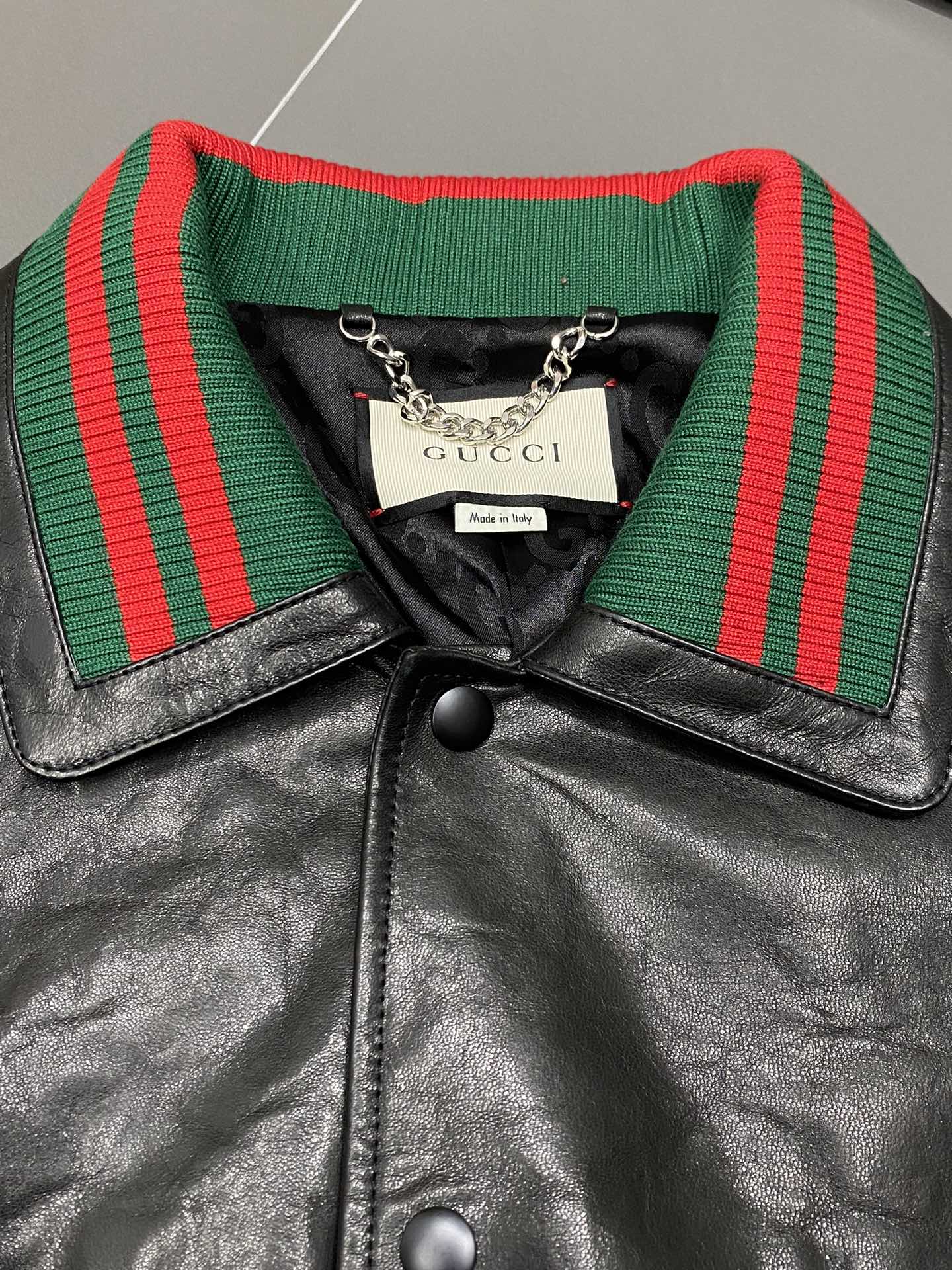 ¡Foto [6]-Chaqueta de cuero-P4200 Gucci Gucci 💥 solapa chaqueta de cuero 💥 Exclusivo último cuerpo de gama alta personalizada digital de la marca carta logotipo patrón sitio web oficial de venta sincrónica accesorios de hardware de diseño único Logotipo utilizando contador personalizado de cuero de curtido vegetal La moda más popular elementos de estilo ruta sobre el efecto de la parte superior del cuerpo es super guapo! Yardage: M-3XL-alta réplica bolsos