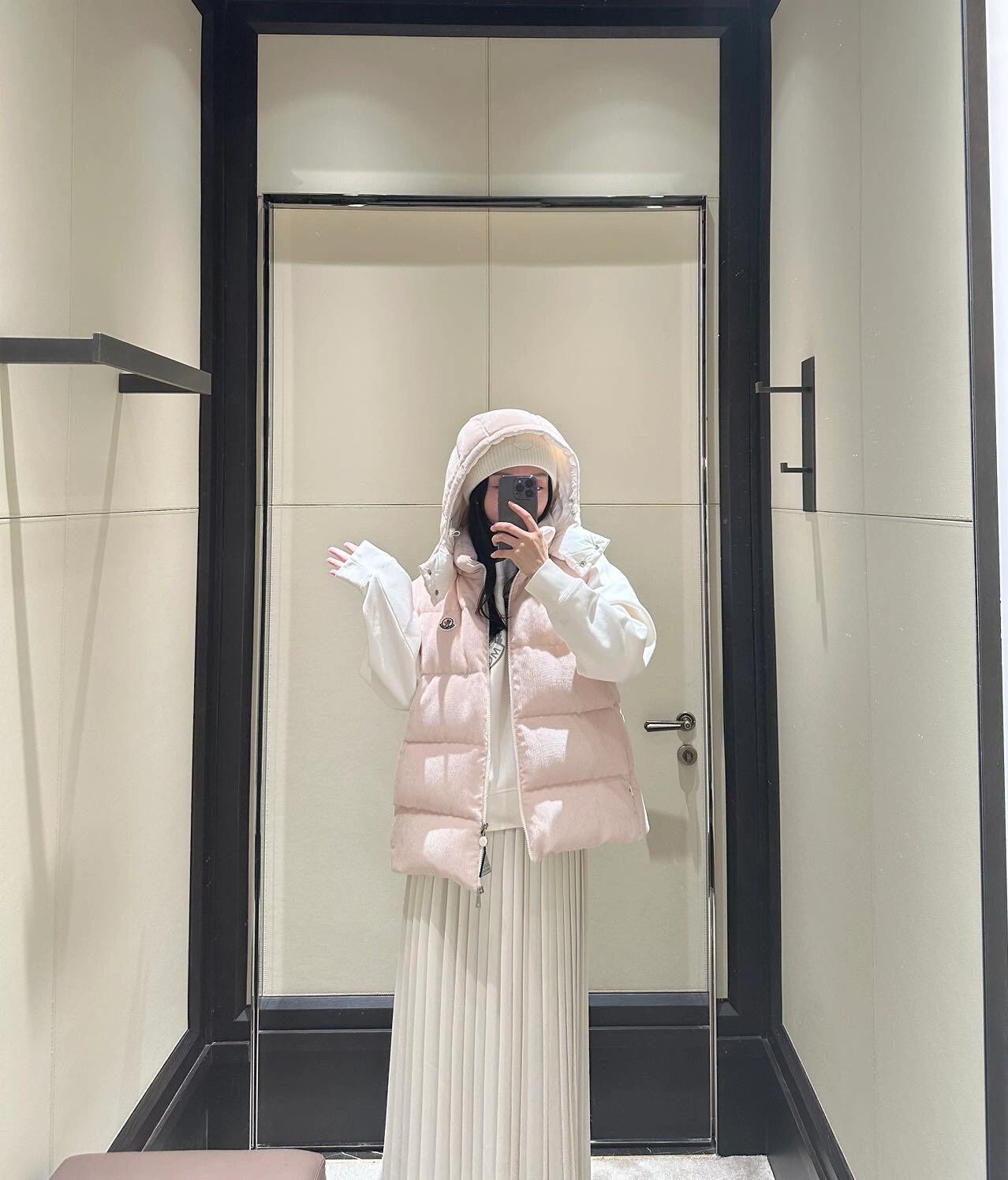 💰P1000P1000 Moncler 24Fw أوائل الخريف الجديد سترة أجيلاو الجديدة ذات الصدرية القصيرة من أسفل (مع لوحة خفيفة بدون شعار يمكن أن تكون حية) 丨 لون المعكرونة هو مجرد لون رفيع المستوى ورائع المظهر لا! الغطاء قابل للإزالة! القلنسوة قابلة للإزالة، ونمط الفتاة هو حشو بط أبيض من أسفل أبيض 90 معيارًا وطنيًا وسيمًا ومخفضًا للعمر!  إكسسوارات الأجهزة الأصلية علامة أصلية أصلية داعمة قياسية أصلية كاملة! في المخزون S/M/L