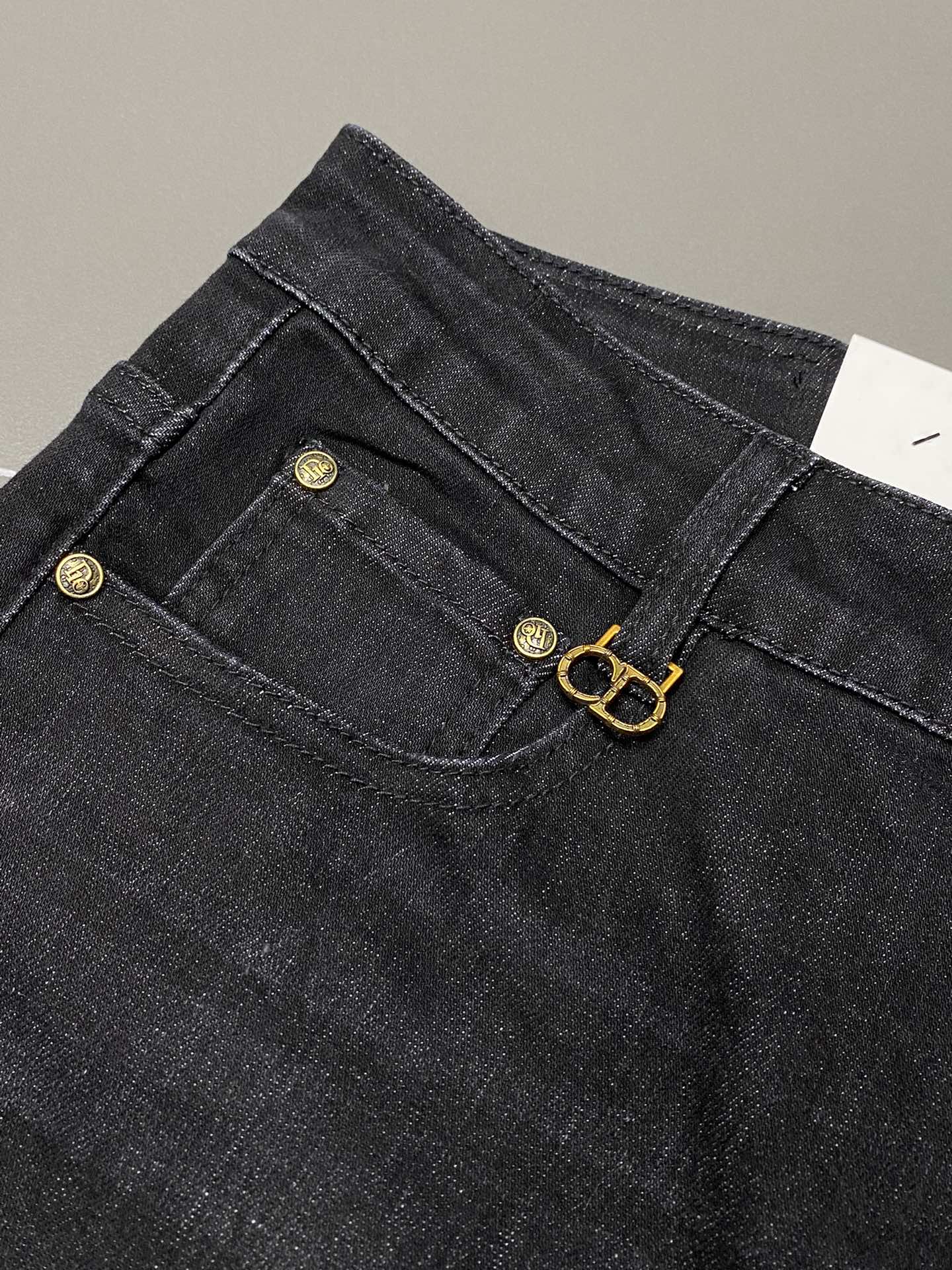 P560 Dior Dior 💥 Exclusivo exclusivo novo jeans casual Versão de alta qualidade! Contador tecido personalizado Conforto respirável detalhes impecáveis alta marca elementos conceito de design reflete alta qualidade sentir delicado e macio! A alfaiataria casual apresentada na forma do corpo é excelente! Tamanho: 28-38