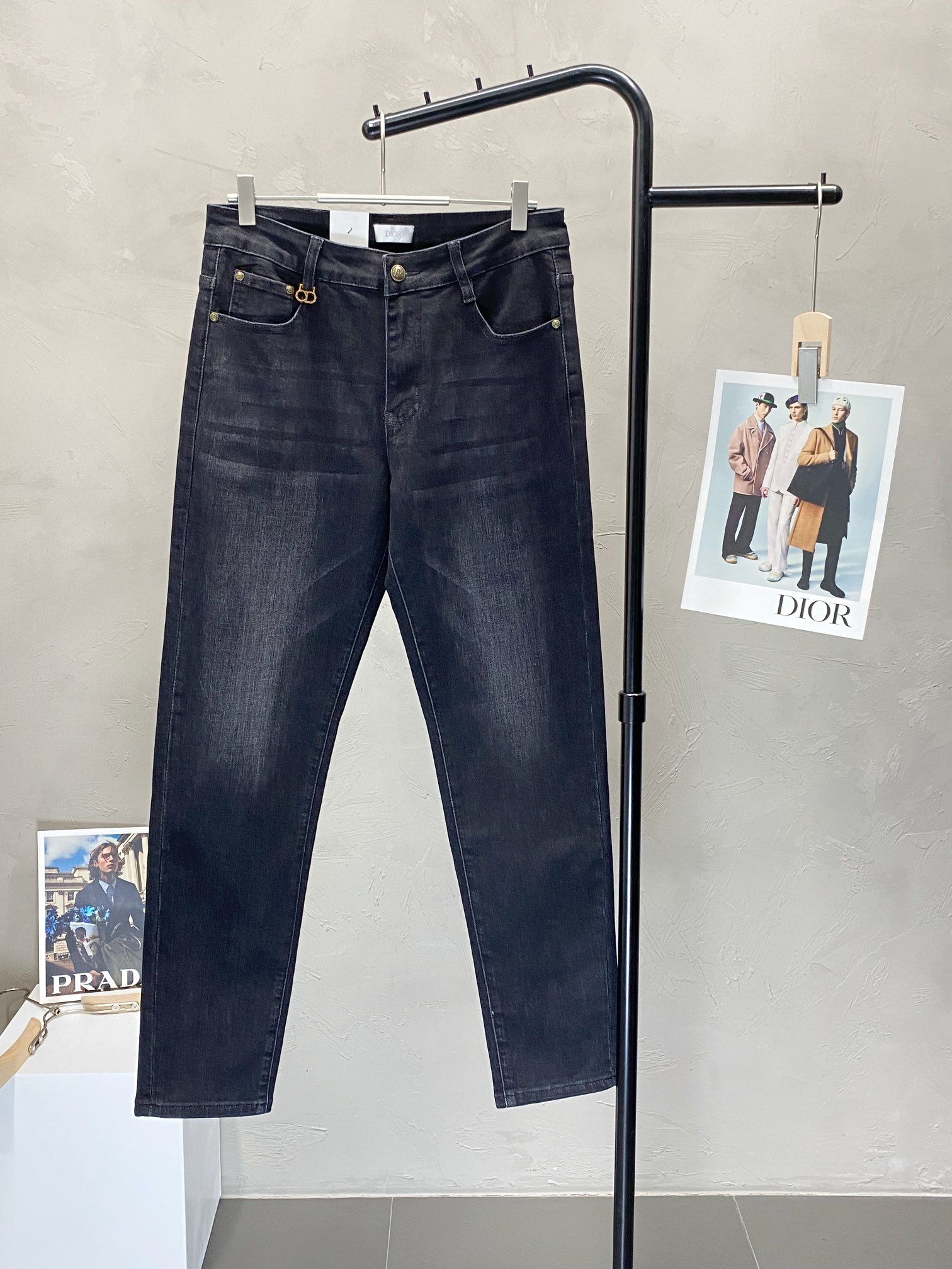 P560 Dior Dior 💥 Exclusivo exclusivo novo jeans casual Versão de alta qualidade! Contador tecido personalizado Conforto respirável detalhes impecáveis alta marca elementos conceito de design reflete alta qualidade sentir delicado e macio! A alfaiataria casual apresentada na forma do corpo é excelente! Tamanho: 28-38