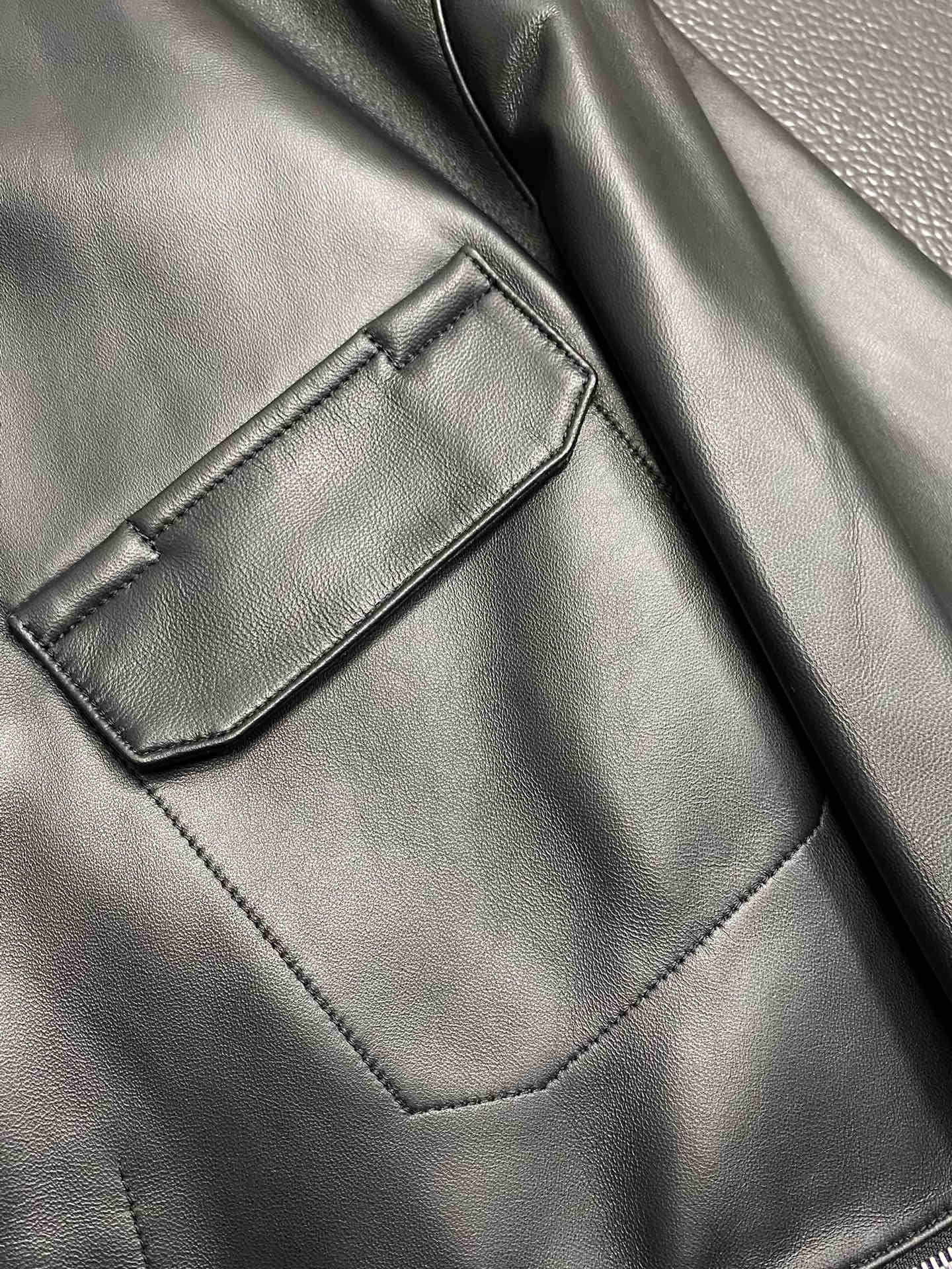 Image [7]-Manteau en cuir-P3200 Hermes 💥 Exclusif dernière mode automne et hiver revers veste en cuir veste Importé tissus en cuir Design classique et la valeur de l'éclatement de la qualité de la veste en cuir est plus ne peut pas être pointilleux contrôle de la qualité peut être directement dans les mains du haut de gamme du produit parfait ne peut pas être défectueux ! À travers les détails de l'image, vous pouvez sentir sa forte aura poly température effet chaud est remarquable n'ont pas à s'inquiéter d'un peu de froid ! La mode et la fonctionnalité de l'ensemble de la section semble plus luxueuse atmosphère ! Taille : 48-56-Haut Faux Sacs