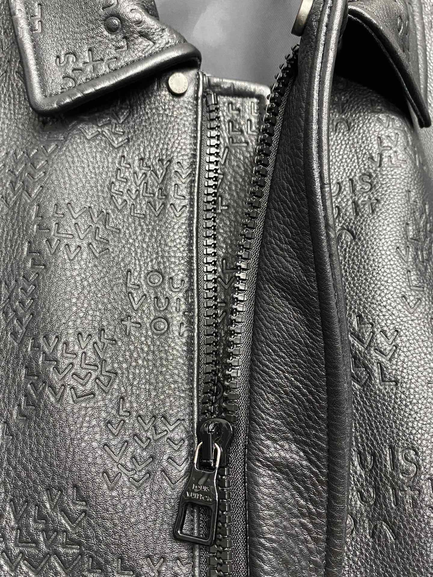 ¡Chaqueta de cuero - P3200 Louis Vuitton Louis Vuitton 💥 exclusiva última moda otoño e invierno chaqueta de cuero de solapa chaqueta de cuero importado telas de diseño clásico y el valor de la explosión de la chaqueta de cuero de calidad es más no puede ser exigente control puede ser directamente en las manos de la gama alta del producto perfecto no puede ser criticado! ¡A través de los detalles de la imagen se puede sentir su fuerte aura poli temperatura efecto cálido es notable no tiene que preocuparse por un poco de frío! ¡Moda y funcionalidad de todo el modelo se ve más ambiente de lujo!Tamaño: 48-56