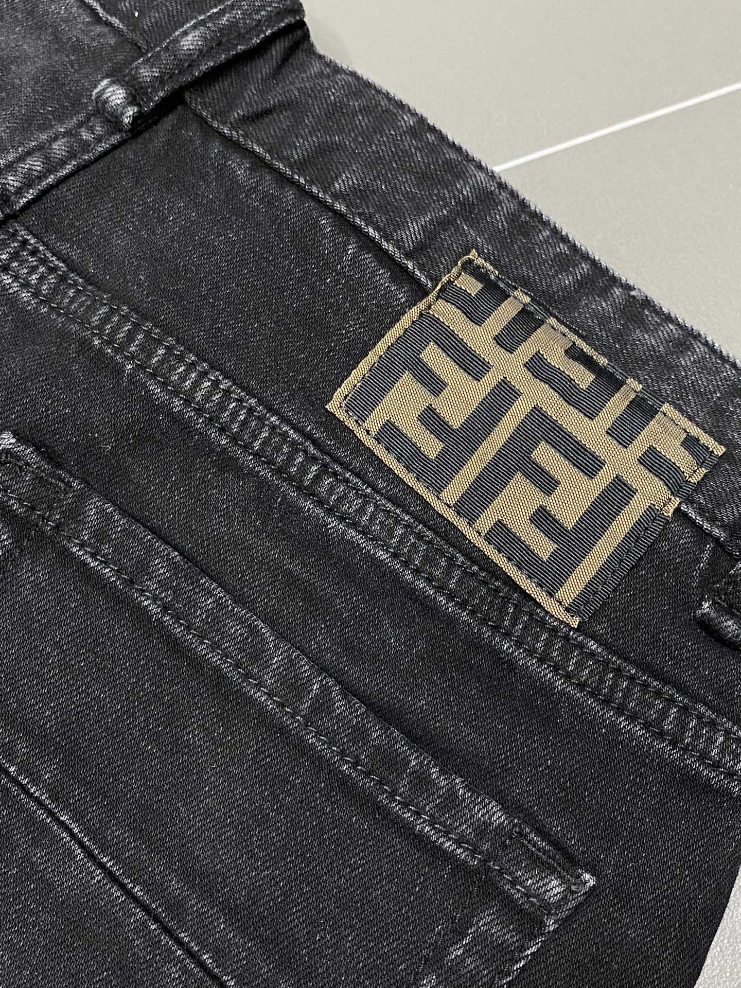 P700FENDI Fendi 💥 Exclusivo exclusivo novo jeans casual Versão de alta qualidade! Tecidos personalizados do contador Conforto respirável detalhes impecáveis altos elementos da marca conceito de design reflete alta qualidade sentir delicado e macio! A alfaiataria casual apresentada na forma do corpo é excelente! Medidas: 30-38 (não 37) - Bolsas de alta costura