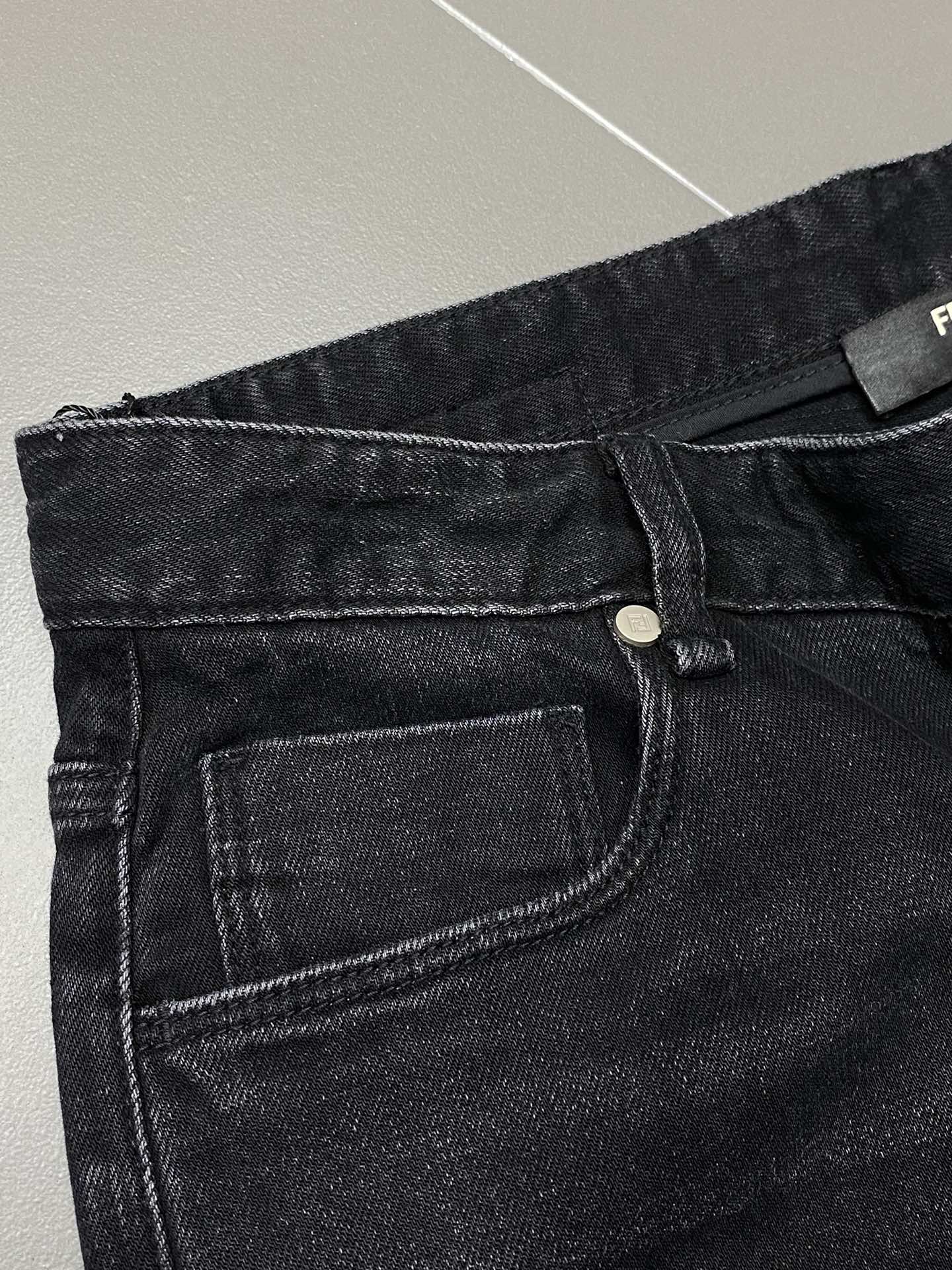 P700FENDI Fendi 💥 Exclusivo exclusivo novo jeans casual Versão de alta qualidade! Tecidos personalizados do contador Conforto respirável detalhes impecáveis altos elementos da marca conceito de design reflete alta qualidade sentir delicado e macio! A alfaiataria casual apresentada na forma do corpo é excelente! Medidas: 30-38 (não 37) - Bolsas de alta costura