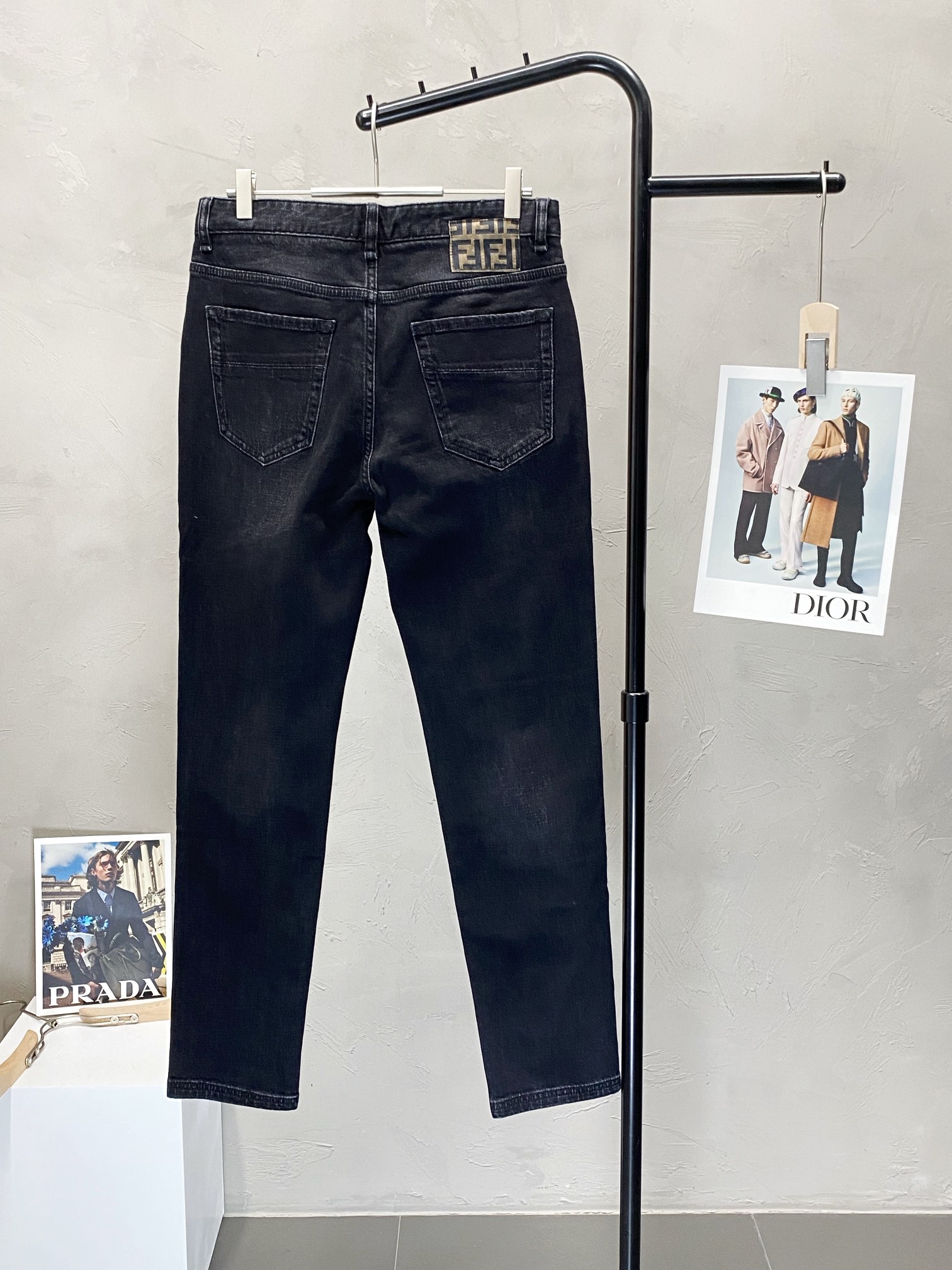 P700FENDI Fendi 💥 exclusive exclusive new casual jeans High-end version! Counter customized fabric Breathable comfort high impeccable details brand elements design concept reflects high quality feel delicate and soft! Presented casual tailoring on the body shape is superb! Yardage: 30-38 (no 37)