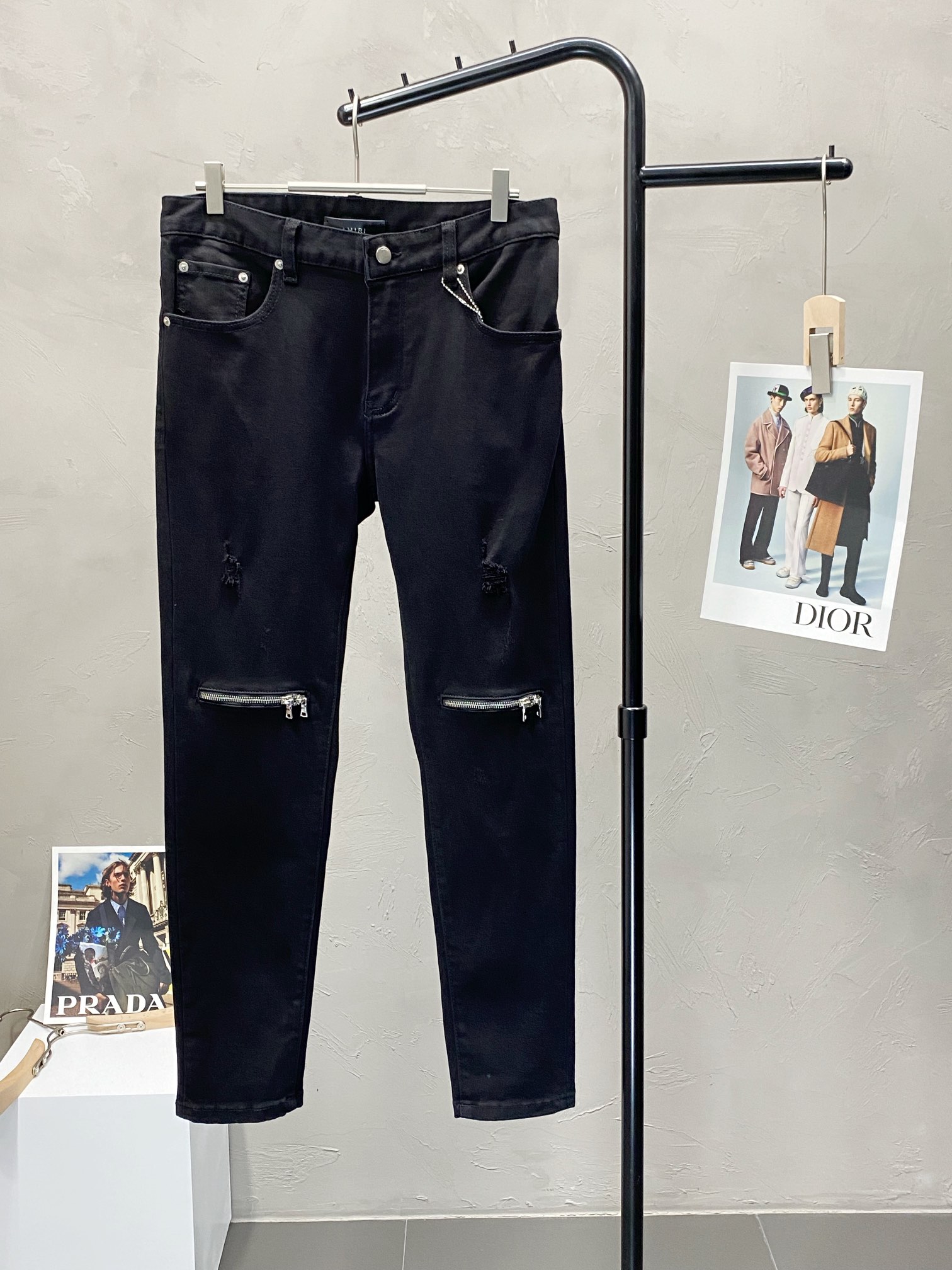 P580 AMIRI💥 Exclusivo exclusivo novo jeans casual Versão de alta qualidade! Contador tecidos personalizados Conforto respirável com detalhes impecáveis Elementos da marca conceitos de design refletindo alta qualidade Sensação delicada e macia! Apresentar alfaiataria casual forma superior do corpo soberba! Metragem: 28-38 sacos de alta costura