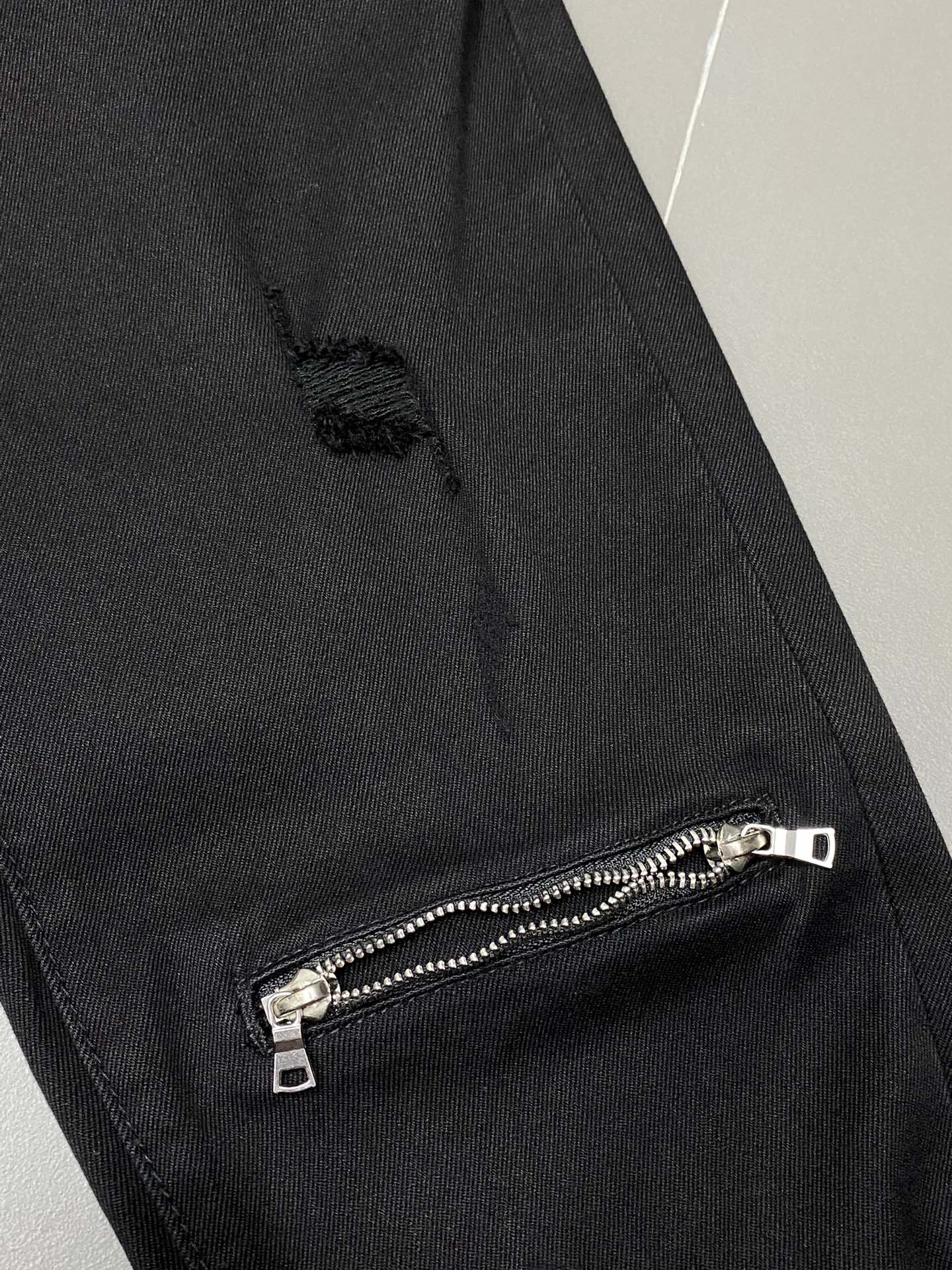 P580 AMIRI💥 Exclusivo exclusivo novo jeans casual Versão de alta qualidade! Contador tecidos personalizados Conforto respirável com detalhes impecáveis Elementos da marca conceitos de design refletindo alta qualidade Sensação delicada e macia! Apresentar alfaiataria casual forma superior do corpo soberba! Metragem: 28-38 sacos de alta costura