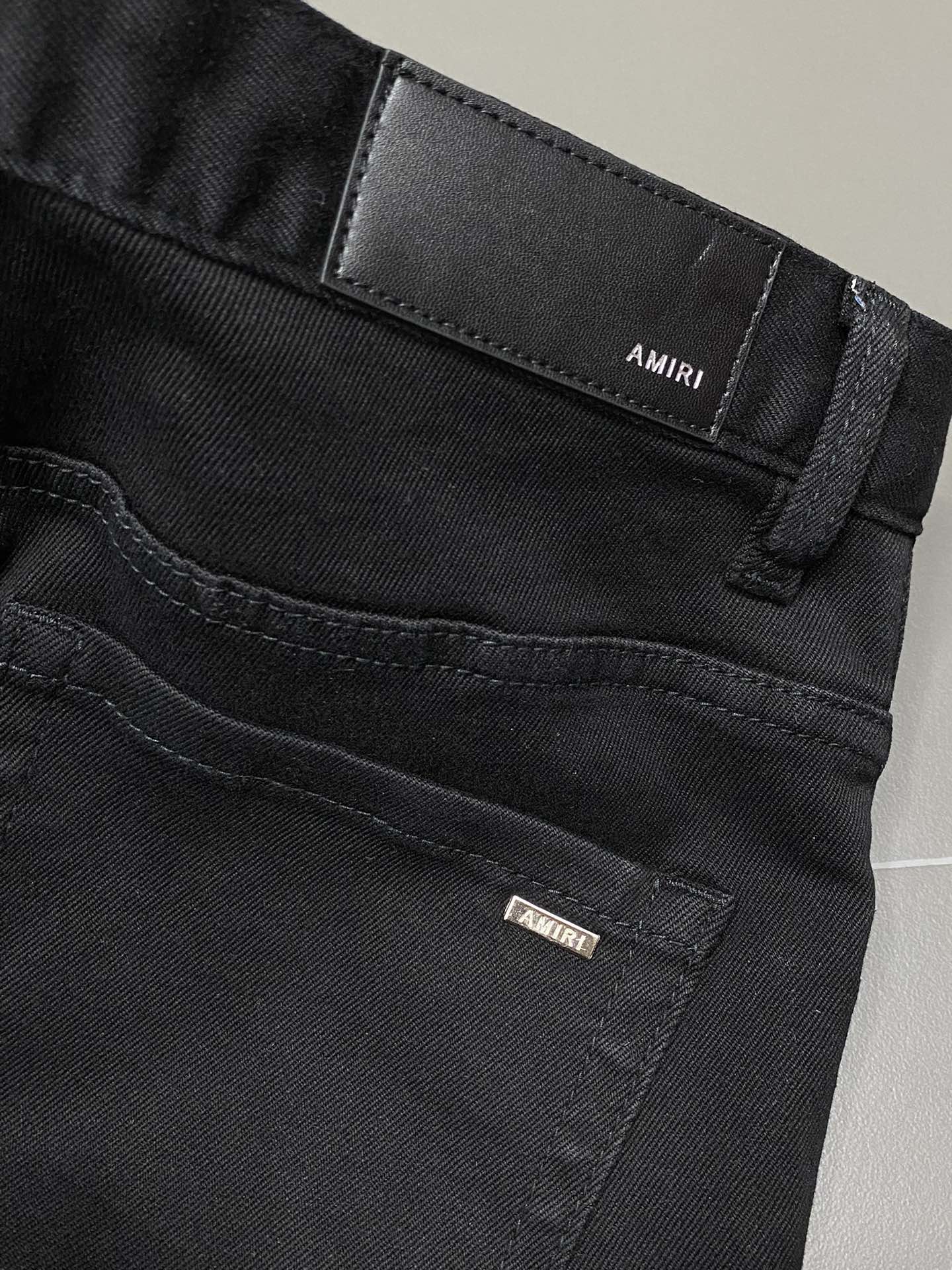 P580 AMIRI💥 Exclusivo exclusivo novo jeans casual Versão de alta qualidade! Contador tecidos personalizados Conforto respirável com detalhes impecáveis Elementos da marca conceitos de design refletindo alta qualidade Sensação delicada e macia! Apresentar alfaiataria casual forma superior do corpo soberba! Metragem: 28-38 sacos de alta costura