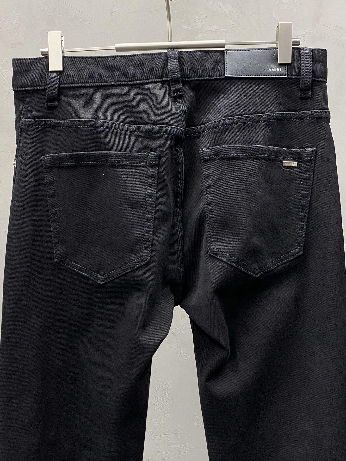 P580 AMIRI💥 Exclusivo exclusivo novo jeans casual Versão de alta qualidade! Contador tecidos personalizados Conforto respirável com detalhes impecáveis Elementos da marca conceitos de design refletindo alta qualidade Sensação delicada e macia! Apresentar alfaiataria casual forma superior do corpo soberba! Metragem: 28-38 sacos de alta costura