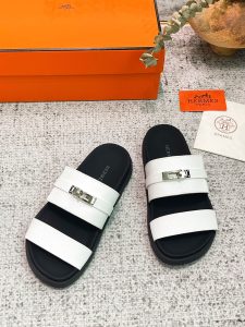 ¡Hermeskelly hebilla dos zapatillas tío en nombre del nivel de compra! ¡No usar sandalias de verano no es alma otoño e invierno con calcetines a media pantorrilla es también muy agradable diseño cómodo es el mayor destaque de todo el par de zapatos aparentemente perezoso LOOK grado de moda estalló! ¡Sensación de cuero delicado suave y con estilo puede hacer que se sienta la planta de los pies de cada célula están disfrutando de la sensación de confort de moda sentido de la plena Estos zapatos casualmente desgaste son muy buenos! Yardage: mujer 35-41 hombre 42-46 mujer P800 hombre P840-alta fábrica de imitación