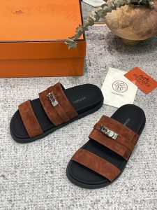 ¡Hermeskelly hebilla dos zapatillas tío en nombre del nivel de compra! ¡No usar sandalias de verano no es alma otoño e invierno con calcetines a media pantorrilla es también muy agradable diseño cómodo es el mayor destaque de todo el par de zapatos aparentemente perezoso LOOK grado de moda estalló! ¡Sensación de cuero delicado suave y con estilo puede hacer que se sienta la planta de los pies de cada célula están disfrutando de la sensación de confort de moda sentido de la plena Estos zapatos casualmente desgaste son muy buenos! Yardage: mujer 35-41 hombre 42-46 mujer P800 hombre P840-alta fábrica de imitación