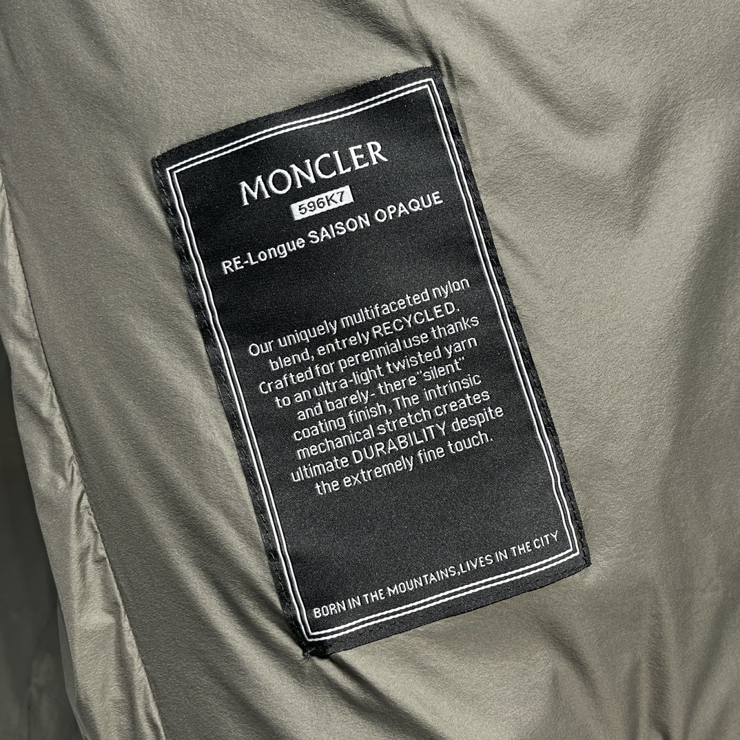 P1000 MONCL automne et hiver nouveau classique LOGO logo veste en duvet léger veste en duvet léger chaud respirant pour hommes ! Synchronisé avec le site officiel !Les panneaux latéraux légers et respirants peuvent être à la fois ventilés et chauds !Original auxiliaires personnalisés ajustement précis sur le corps confortable et flexible pour faciliter les sports de voyage quotidien pour améliorer la classe globale et le sens des spécifications ! Des centaines de conception assortie automne et hiver boutique rencontre recommandée ne manquez pas !Taille : M-3XLCouleur : noir, vert armée1 taille : largeur d'épaule 43, poitrine 106, longueur 64.2 yards : largeur d'épaule 44, poitrine 110, longueur 65.3 yards : largeur d'épaule 45, poitrine 114, longueur 66.4 yards : largeur d'épaule 46, poitrine 118, longueur 67.5 yards : largeur d'épaule 47, poitrine 122, longueur 68.