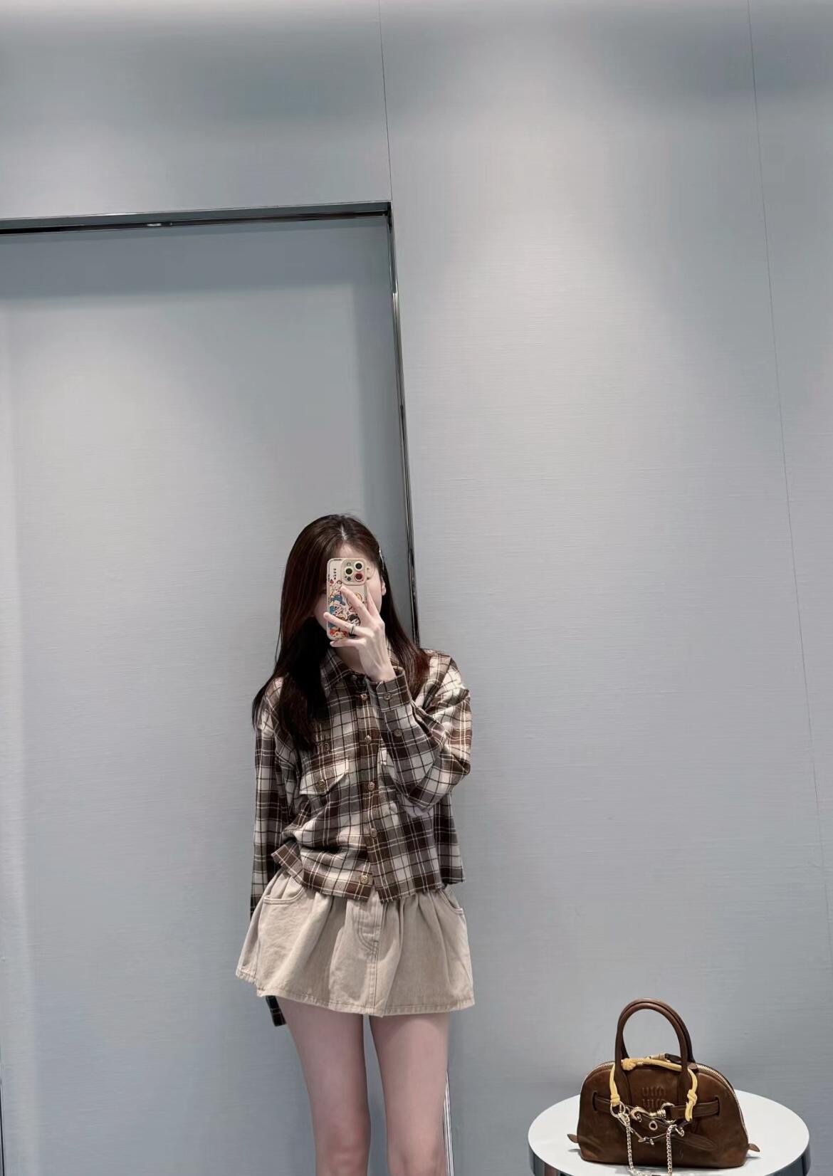 Picture [2]-💰P480 MiuMiu 24FW fall and winter new teenage style workwear pocket plaid shirt丨can be sweet or salt temperament age reduction single product! The pattern is versatile and not picky! Customized imported color weave wool plaid fabric! 360% pair of checkerboard tailoring process workmanship quality look at the details on sale S/M/L-High Faux Bags