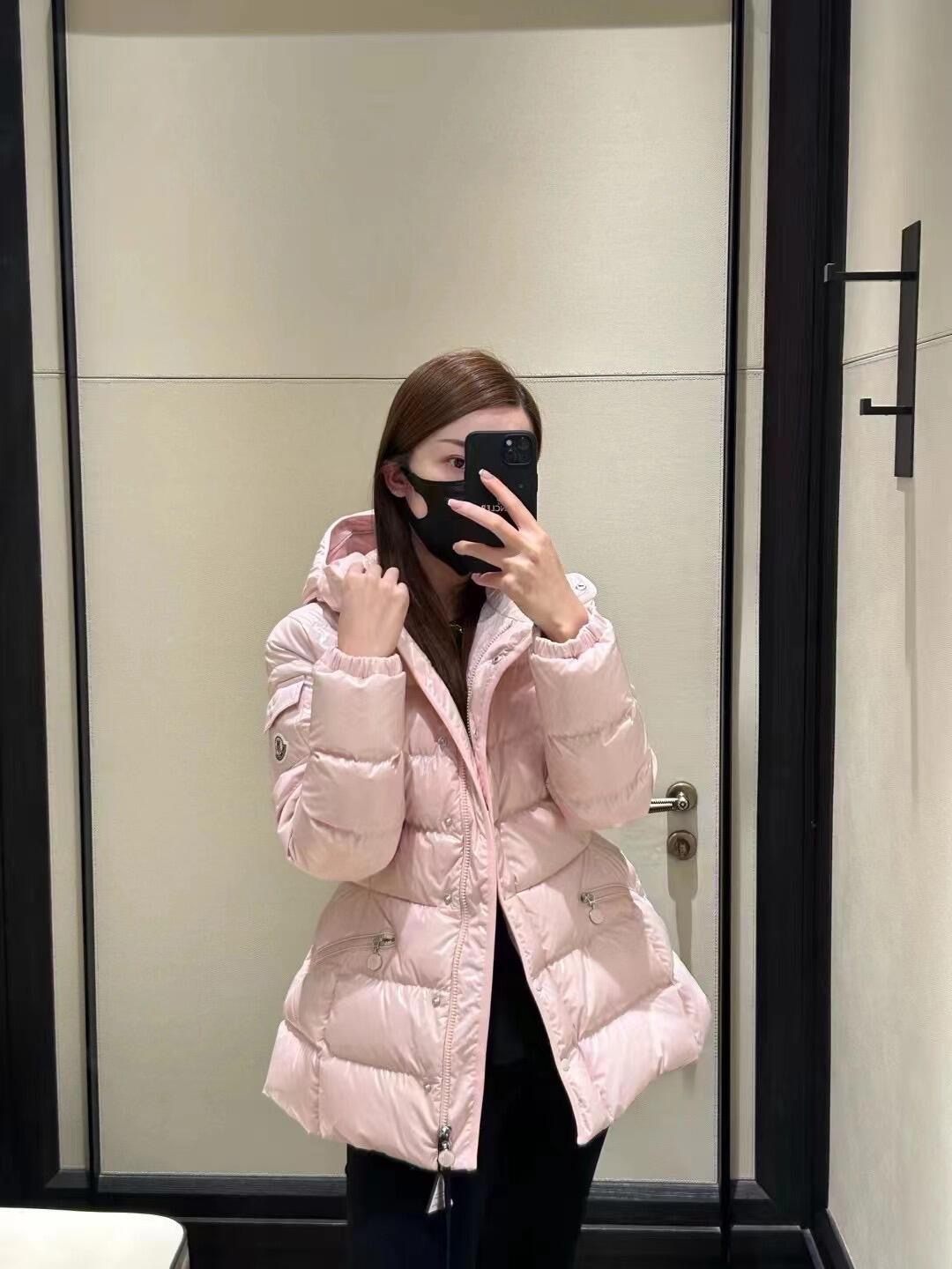 💰P1340 Moncler24FW outono e inverno novo BARANTE seção curta cintura para baixo jaqueta丨small cintura olhar realmente não ser muito bonito 🥰 lacado tecido olefina de nylon e também mostrar moda e bom atendimento! Absolutamente absolutamente sub soco! Pato branco padrão nacional 90 para baixo enchimento Carregando integridade super completa ~ nunca versão de encolhimento do mercado! O calor é incomparável! Fortemente Anli! Em stock S/M/L