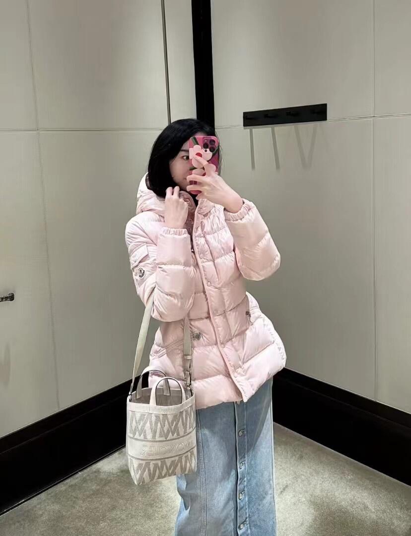 💰P1340 Moncler24FW outono e inverno novo BARANTE seção curta cintura para baixo jaqueta丨small cintura olhar realmente não ser muito bonito 🥰 lacado tecido olefina de nylon e também mostrar moda e bom atendimento! Absolutamente absolutamente sub soco! Pato branco padrão nacional 90 para baixo enchimento Carregando integridade super completa ~ nunca versão de encolhimento do mercado! O calor é incomparável! Fortemente Anli! Em stock S/M/L