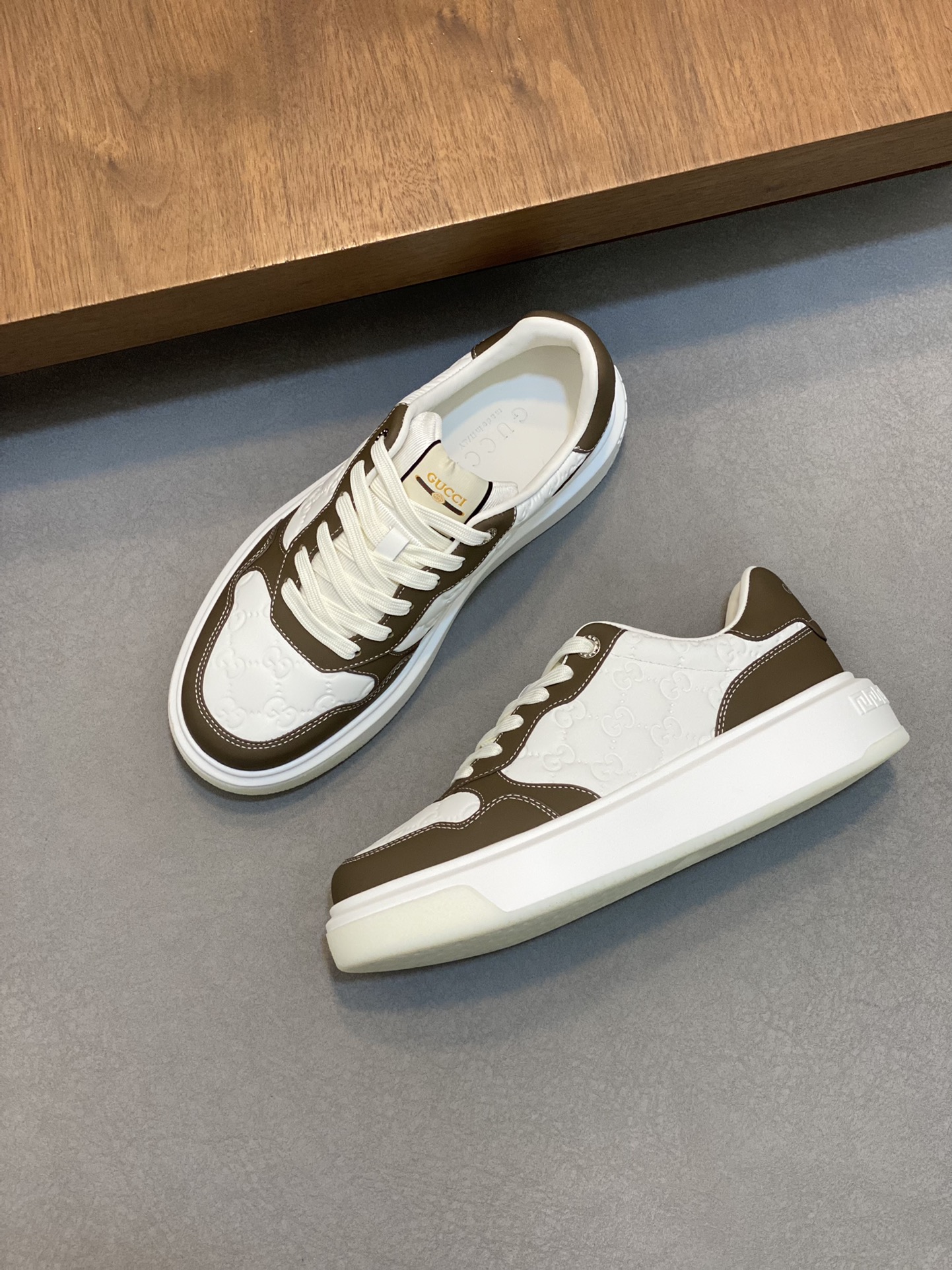 P920 ▫️G family men's GG sneakers choose imported cowhide to create a simple and comfortable version of the lining of the first layer of cowhide tongue decorated with the brand logo details fine first layer of water-dyed cowhide lining to create a comfortable foot!Size: 38-44 (45 customized)