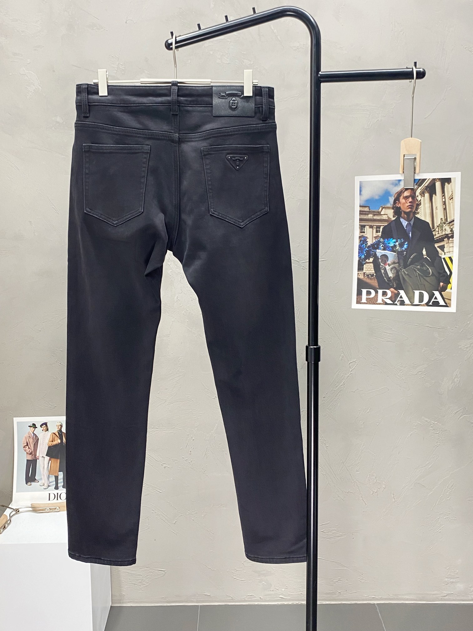 Imagem [2]-P570 Prada Prada 💥 Exclusivo exclusivo novo Slim straight jeans versão high-end! Tecidos personalizados do contador Conforto respirável alto detalhes impecáveis elementos da marca conceito de design reflete alta qualidade sentir delicado e macio! Apresentar alfaiataria casual na forma do corpo é excelente! Jardinagem: 29-38-Sacos altos