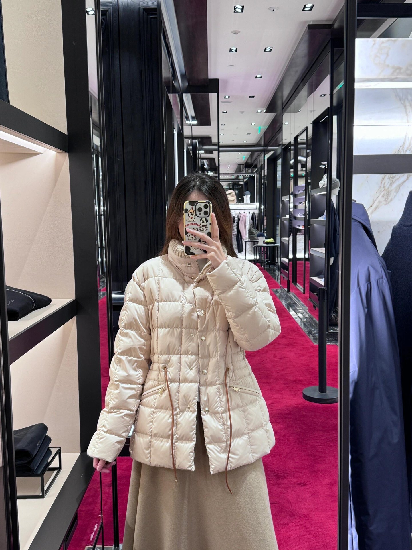 图片[8]-💰P1440 Moncler 24FW秋冬新款 米杏色抽绳收腰羽绒服外套丨蓬松度高 轻柔保暖”国标90 鹅绒填充 充绒超级饱满诚信满满当当～羊毛针织立领时尚保暖满满精致的细节让人爱不释手 让寒冷的冬天也可以非常美😎绝非市场缩水版型！无敌保暖！🤩强烈安利！现货发售S/M/L-高仿包包