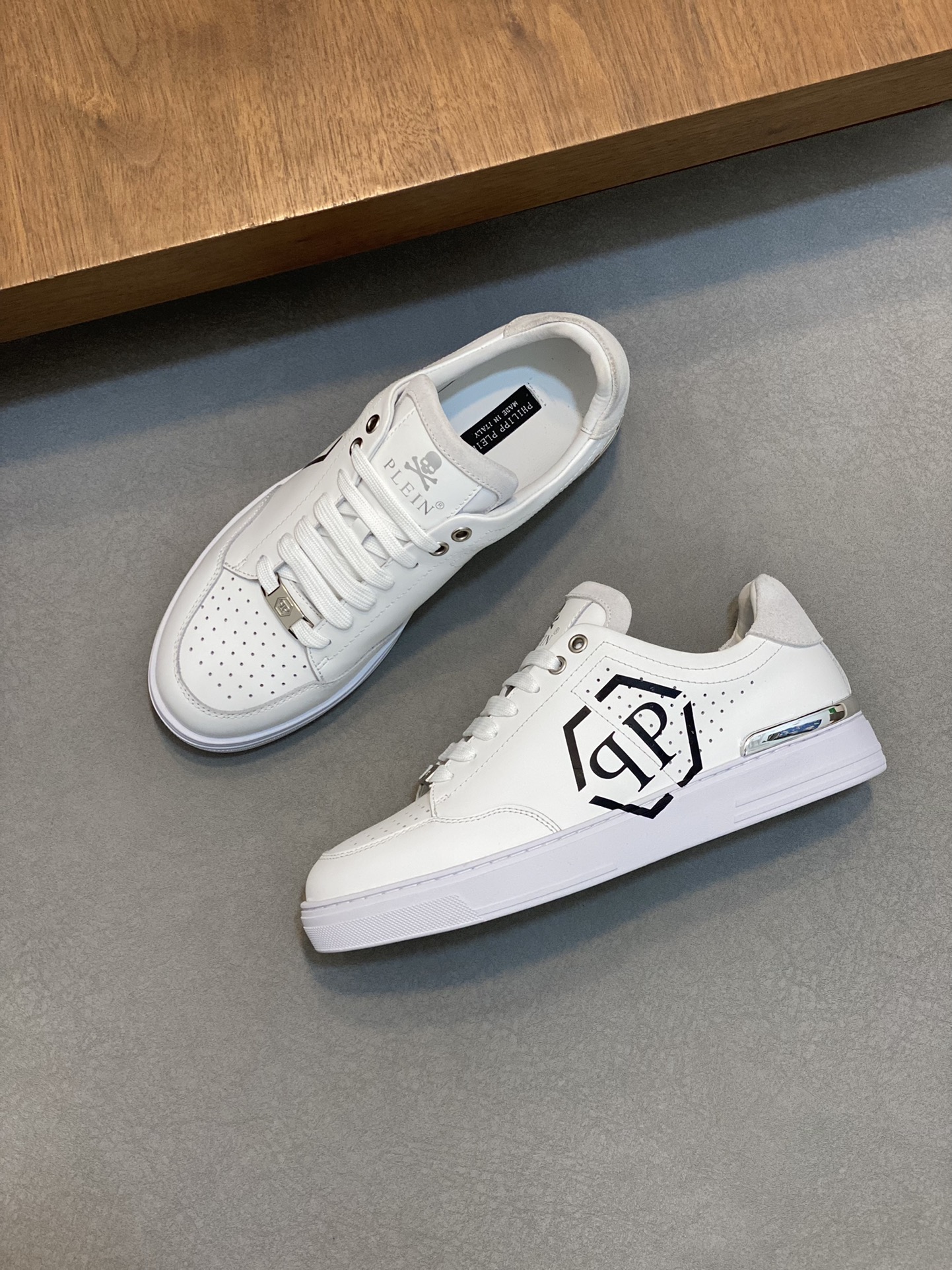 P720 PhiliPP Plein Germany PP Phili official website new men's shoes perfect shape to build 🔥 cowhide upper cowhide lining. Original rubber wear-resistant outsole 🔱 Shoes full of three-dimensional sense of full high-grade without losing taste fashion, novelty! Absolute focus code 39-44 (38, 45 customized)