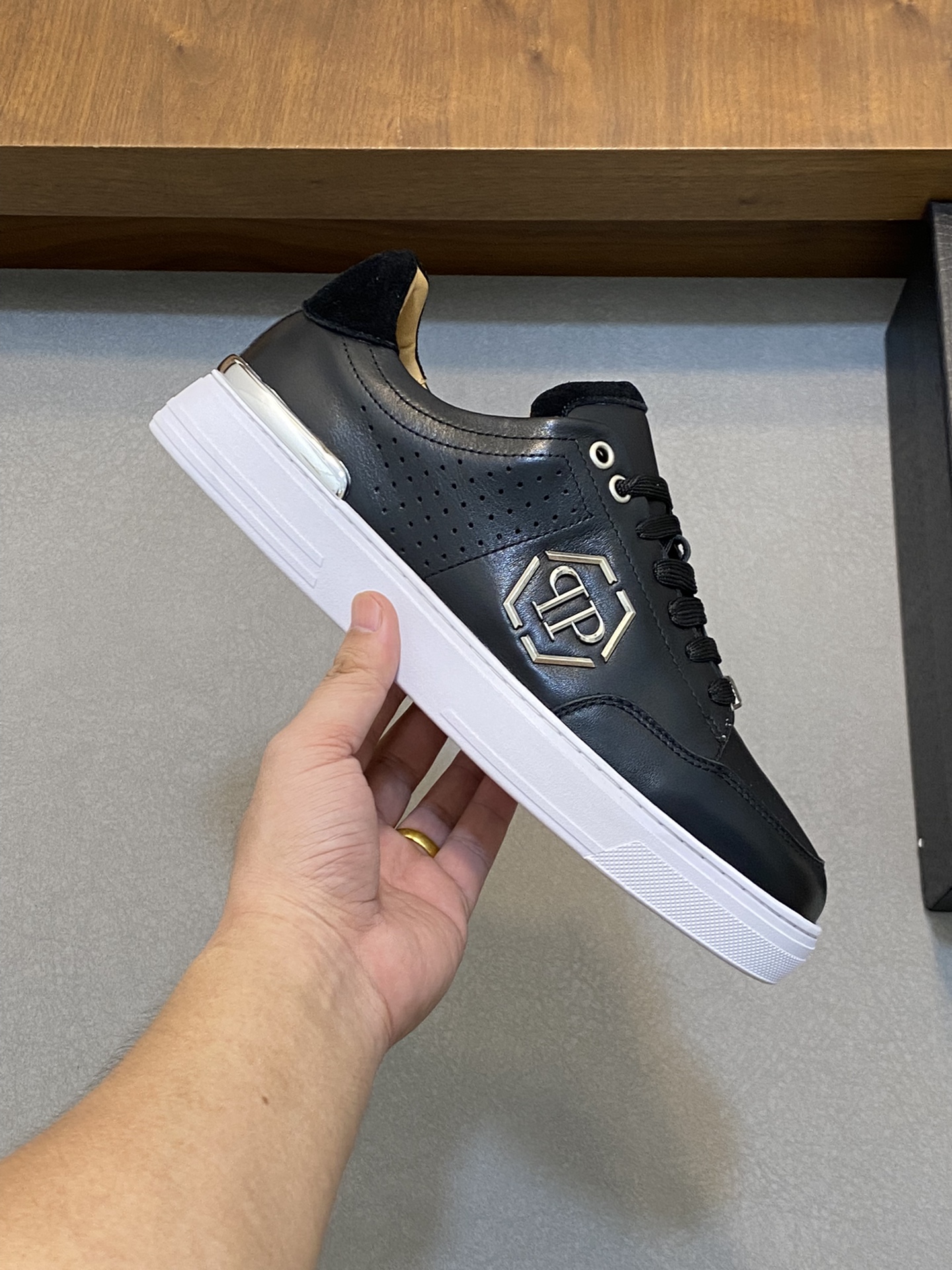 P760 PhiliPP Plein Allemagne PP Phili site officiel nouvelles chaussures pour hommes forme parfaite pour construire 🔥 cuir de vache supérieure doublure en cuir de vache. Semelle extérieure originale en caoutchouc résistant à l'usure 🔱 Chaussures plein de sens tridimensionnel de haute qualité sans perdre le goût de la mode, la nouveauté ! L'accent absolu de la verge 39-44 (38, 45 à la commande).