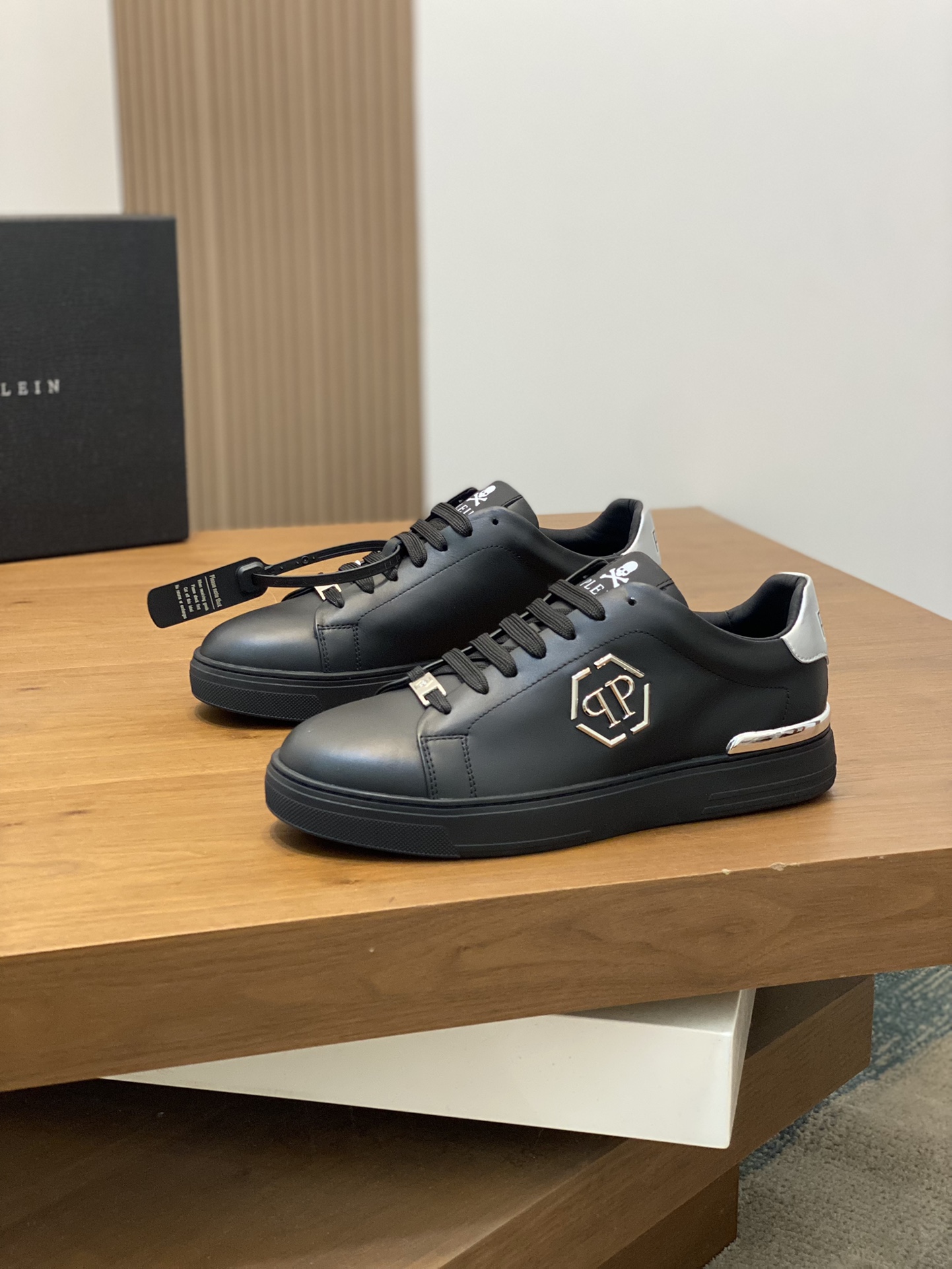 P720 PhiliPP Plein Germany PP Phili official website new men's shoes perfect shape to build 🔥 cowhide upper cowhide lining. Original rubber wear-resistant outsole 🔱 Shoes full of three-dimensional sense of full high-grade without losing taste fashion, novelty! Absolute focus code 39-44 (38, 45 customized)