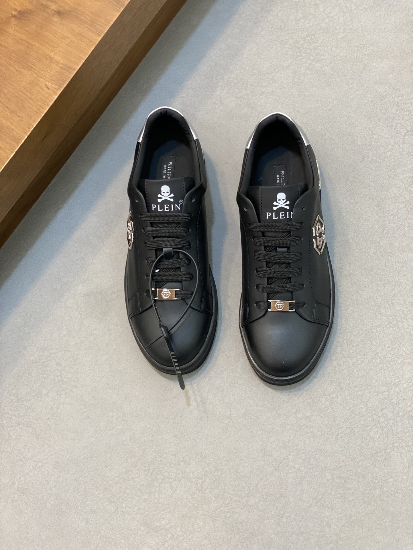 P720 PhiliPP Plein Germany PP Phili official website new men's shoes perfect shape to build 🔥 cowhide upper cowhide lining. Original rubber wear-resistant outsole 🔱 Shoes full of three-dimensional sense of full high-grade without losing taste fashion, novelty! Absolute focus code 39-44 (38, 45 customized)