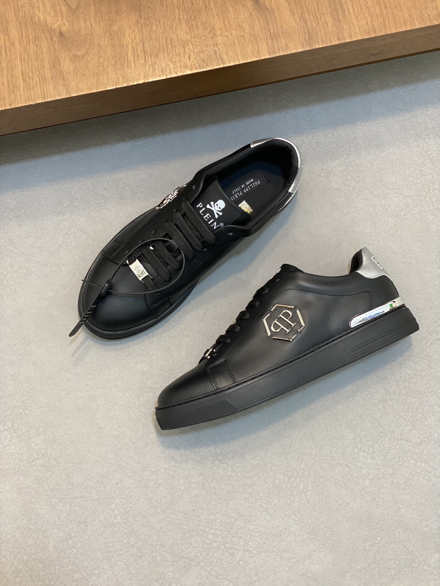 P720 PhiliPP Plein Germany PP Phili official website new men's shoes perfect shape to build 🔥 cowhide upper cowhide lining. Original rubber wear-resistant outsole 🔱 Shoes full of three-dimensional sense of full high-grade without losing taste fashion, novelty! Absolute focus code 39-44 (38, 45 customized)