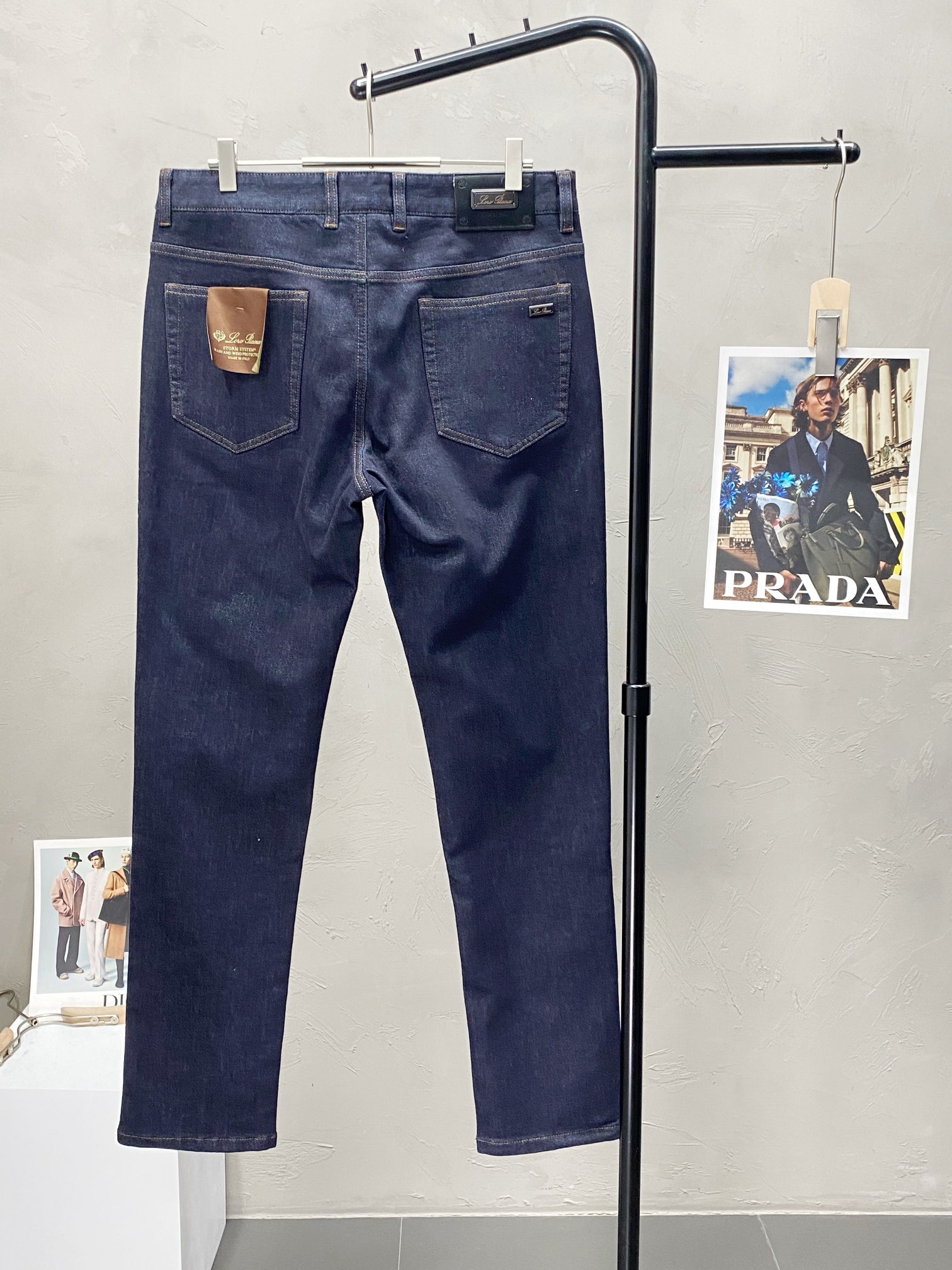 P520 LP-Loro Piana Noyo Piana💥 Exclusive exclusive new jeans👖 High-end version! Counter customized fabric Breathable comfort high impeccable details brand elements design concept reflects high quality feel delicate and soft! Presenting casual tailoring on the body shape is superb! 👍Yardage: 29-40