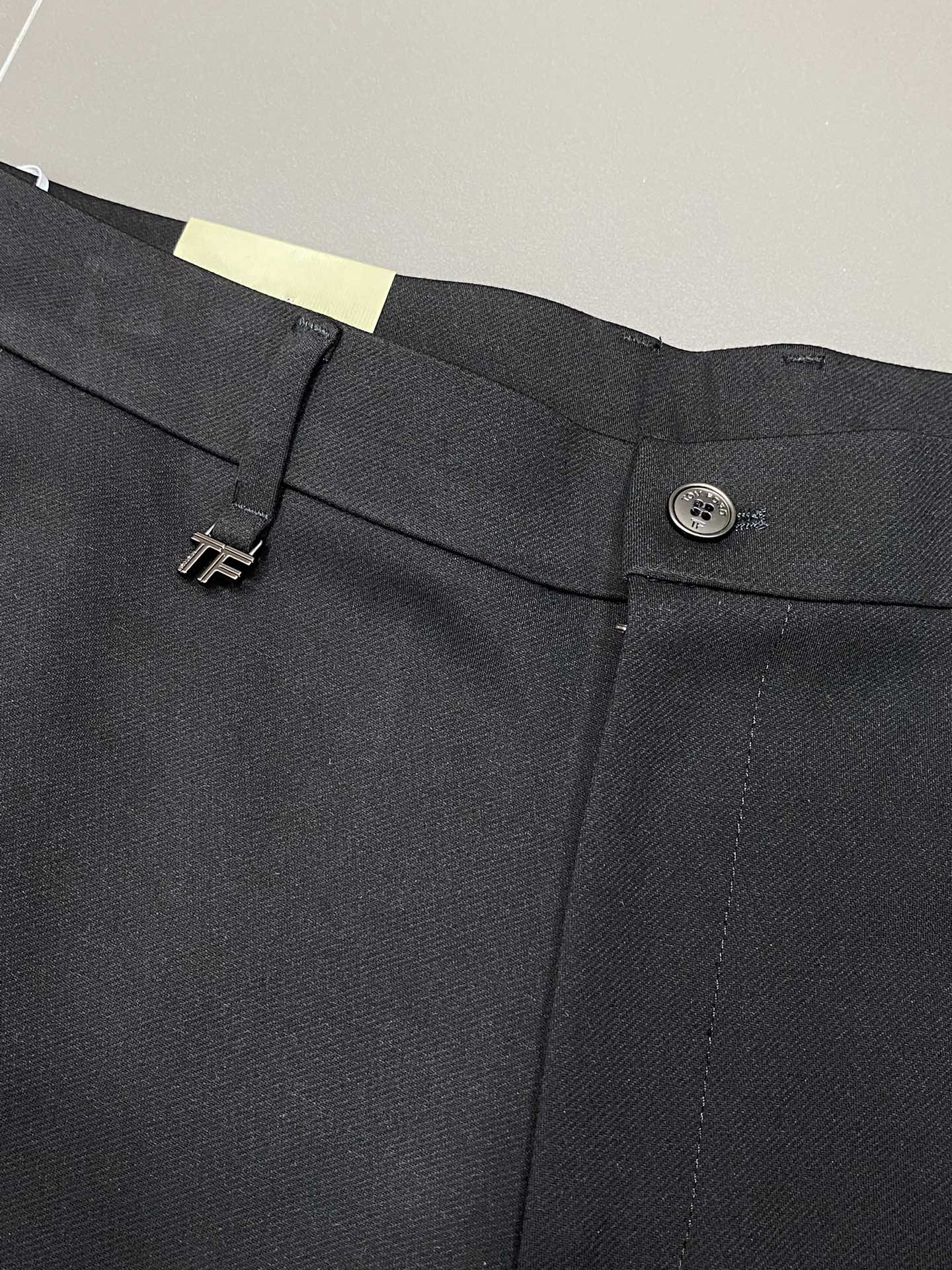 ¡P500 TOM FORD 💥 Exclusivo exclusivo nuevo pantalón casual Versión de gama alta! ¡Contador de telas a medida Transpirable comodidad de alta detalle impecable elementos de marca concepto de diseño que refleja la alta calidad se siente delicado y suave! ¡Presentación de sastrería casual forma superior del cuerpo es excelente! 👍Yardage: 29-40