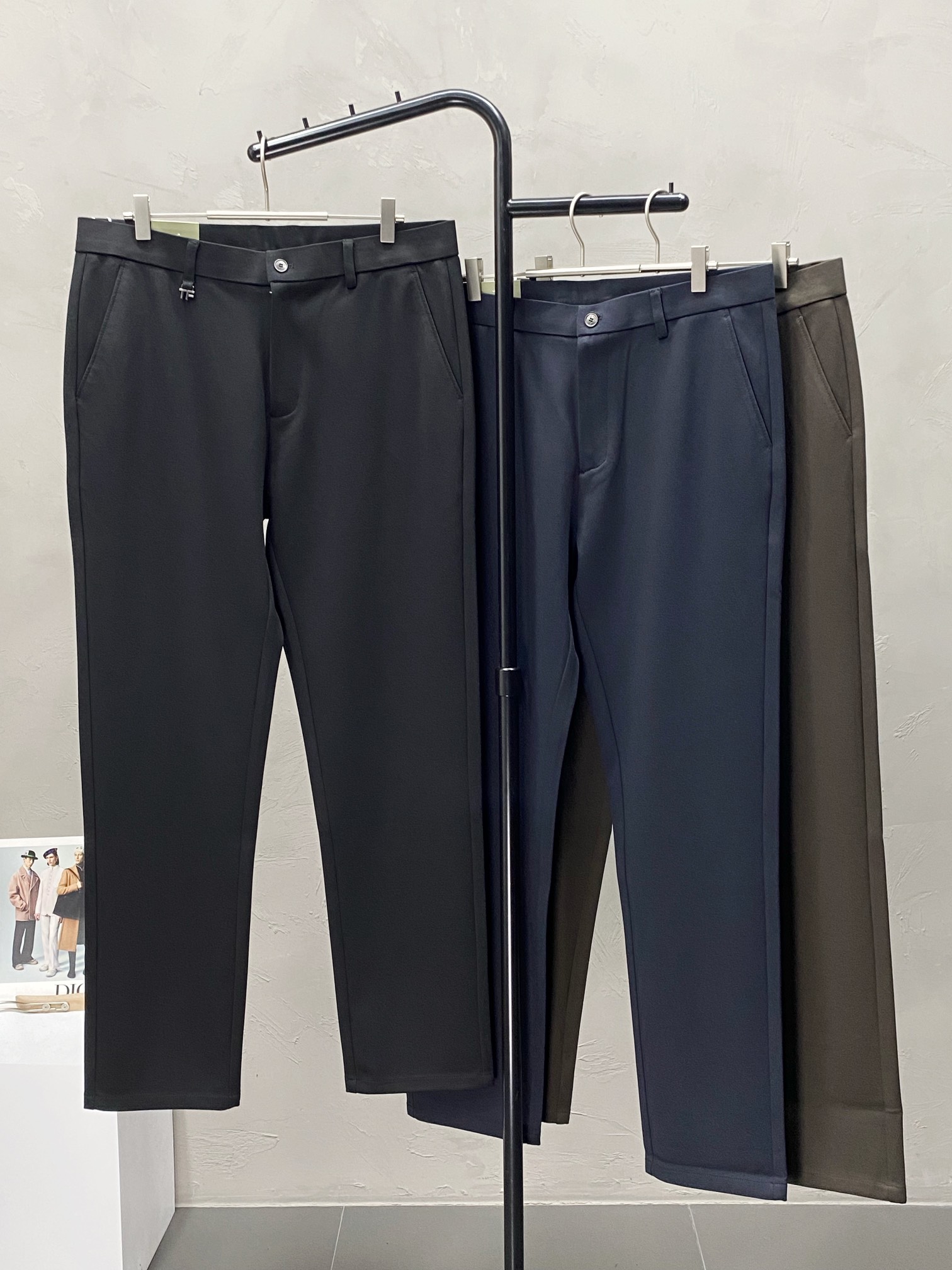 ¡P500 TOM FORD 💥 Exclusivo exclusivo nuevo pantalón casual Versión de gama alta! ¡Contador de telas a medida Transpirable comodidad de alta detalle impecable elementos de marca concepto de diseño que refleja la alta calidad se siente delicado y suave! ¡Presentación de sastrería casual forma superior del cuerpo es excelente! 👍Yardage: 29-40