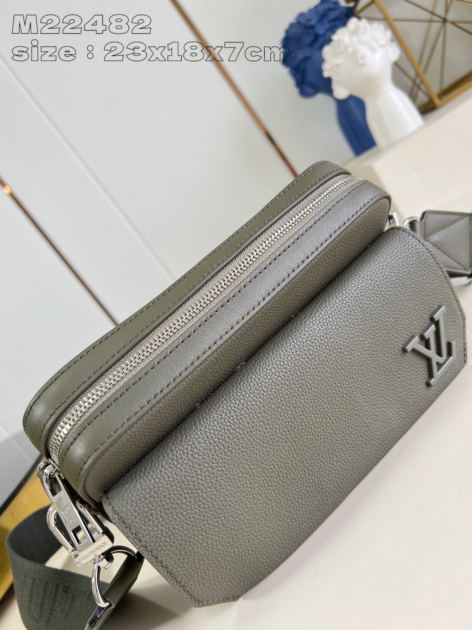 P1300 M22482 Grey Green M11626 This Fastline messenger bag in supple cowhide leather combines style and functionality with a snug fit to hold a cell phone, small wallet, notepad, and earphonesFront pocket for easy access to essentialsLouis Vuitton logoShoulder strap is detachable or adjustable for shoulder and crossbody optionsSize: 23.5x18x7cm (L x H x W)